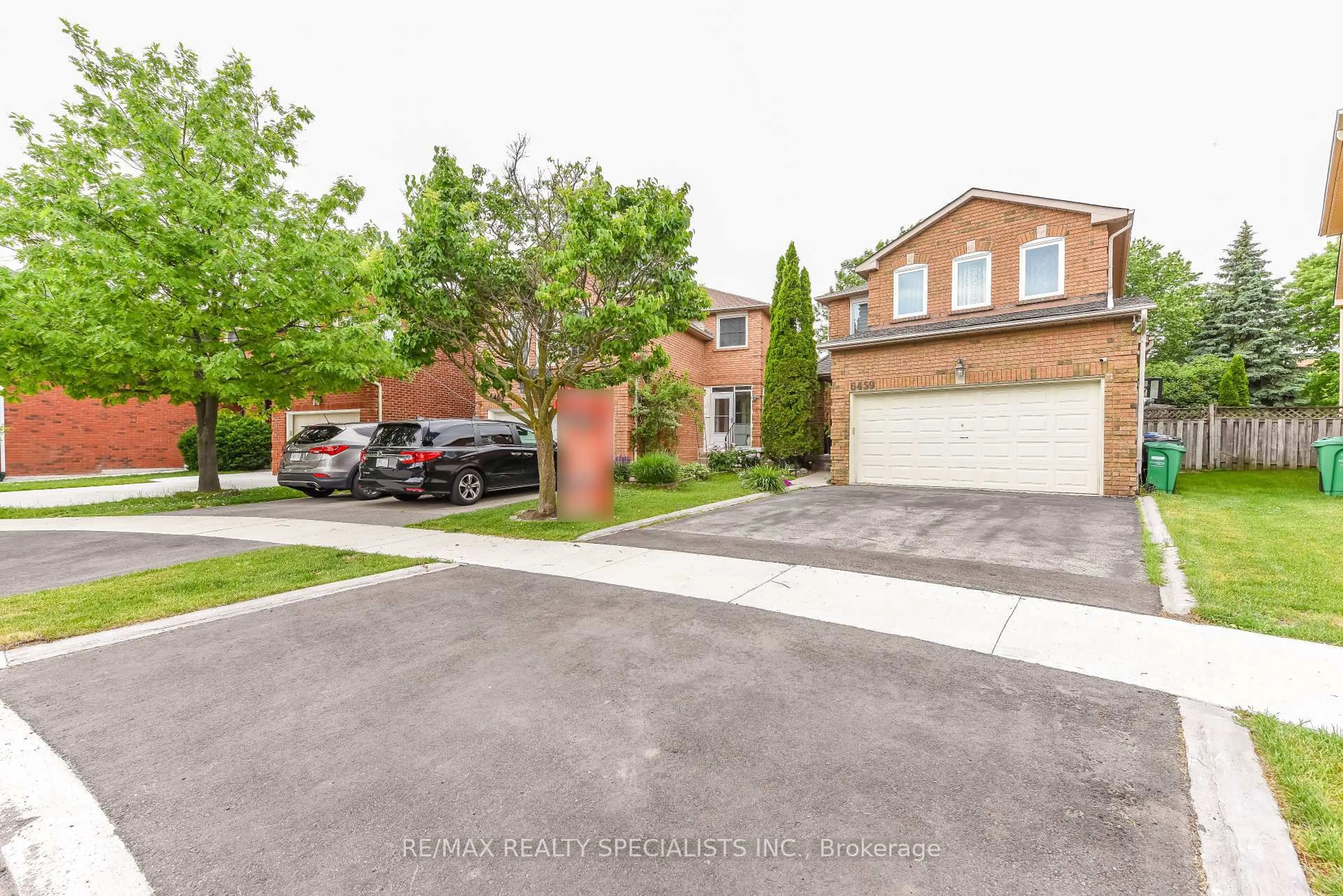 A pic from outside/outdoor area/front of a property/back of a property/a pic from drone, street for 6459 Longspur Rd, Mississauga Ontario L5N 6E4