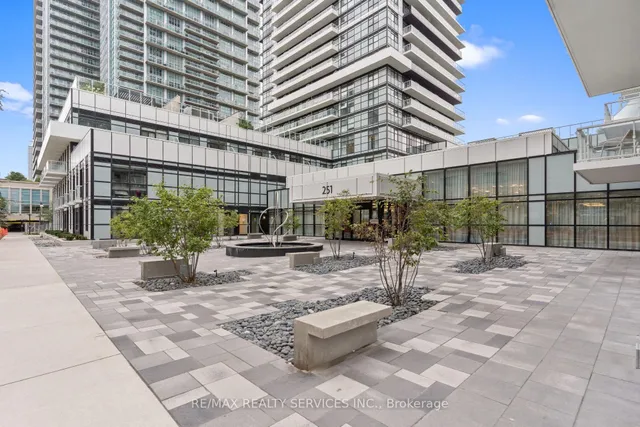 251 Manitoba St #115, Toronto 3