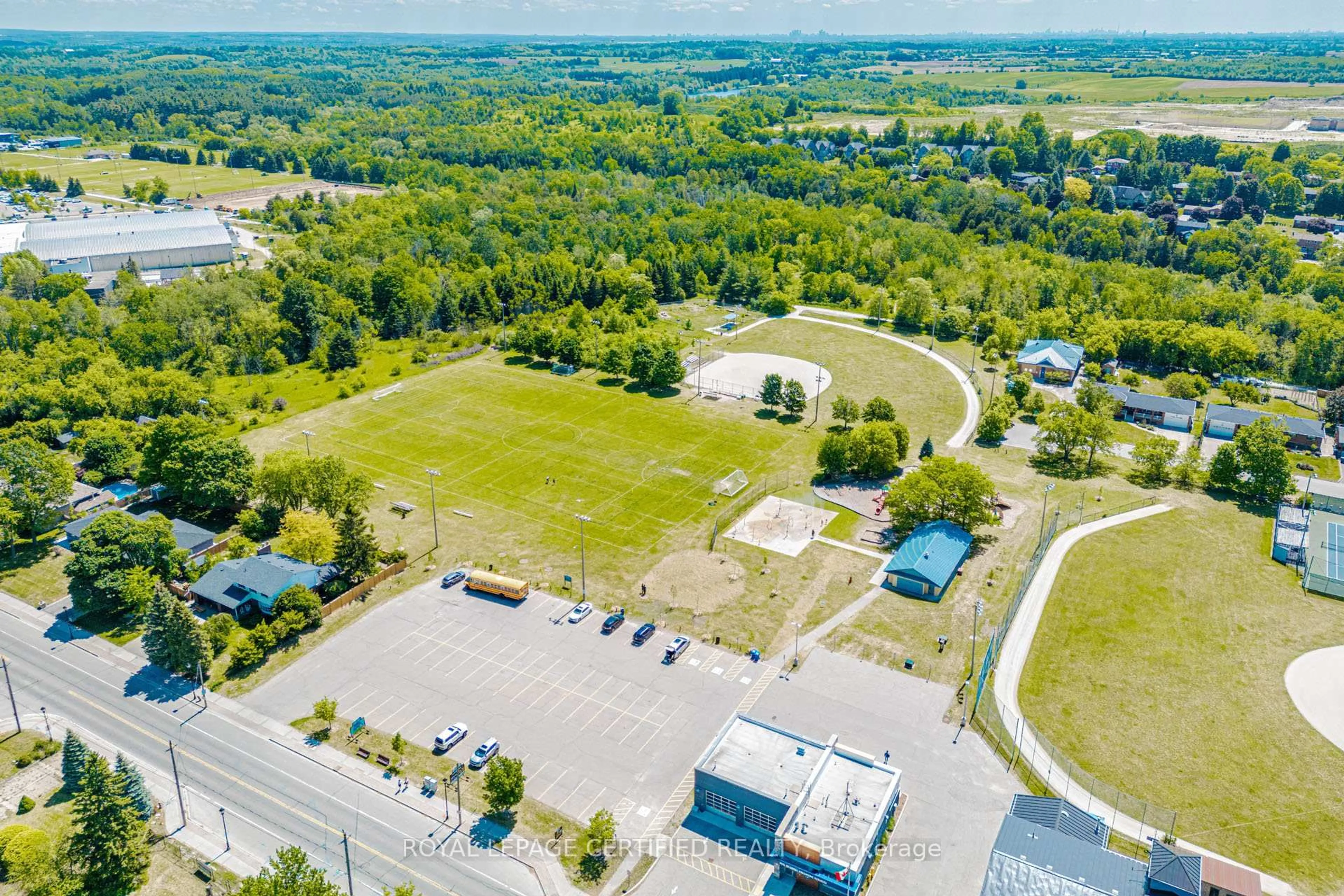 A pic from outside/outdoor area/front of a property/back of a property/a pic from drone, street for 28 Walker Rd, Caledon Ontario L7C 1H2