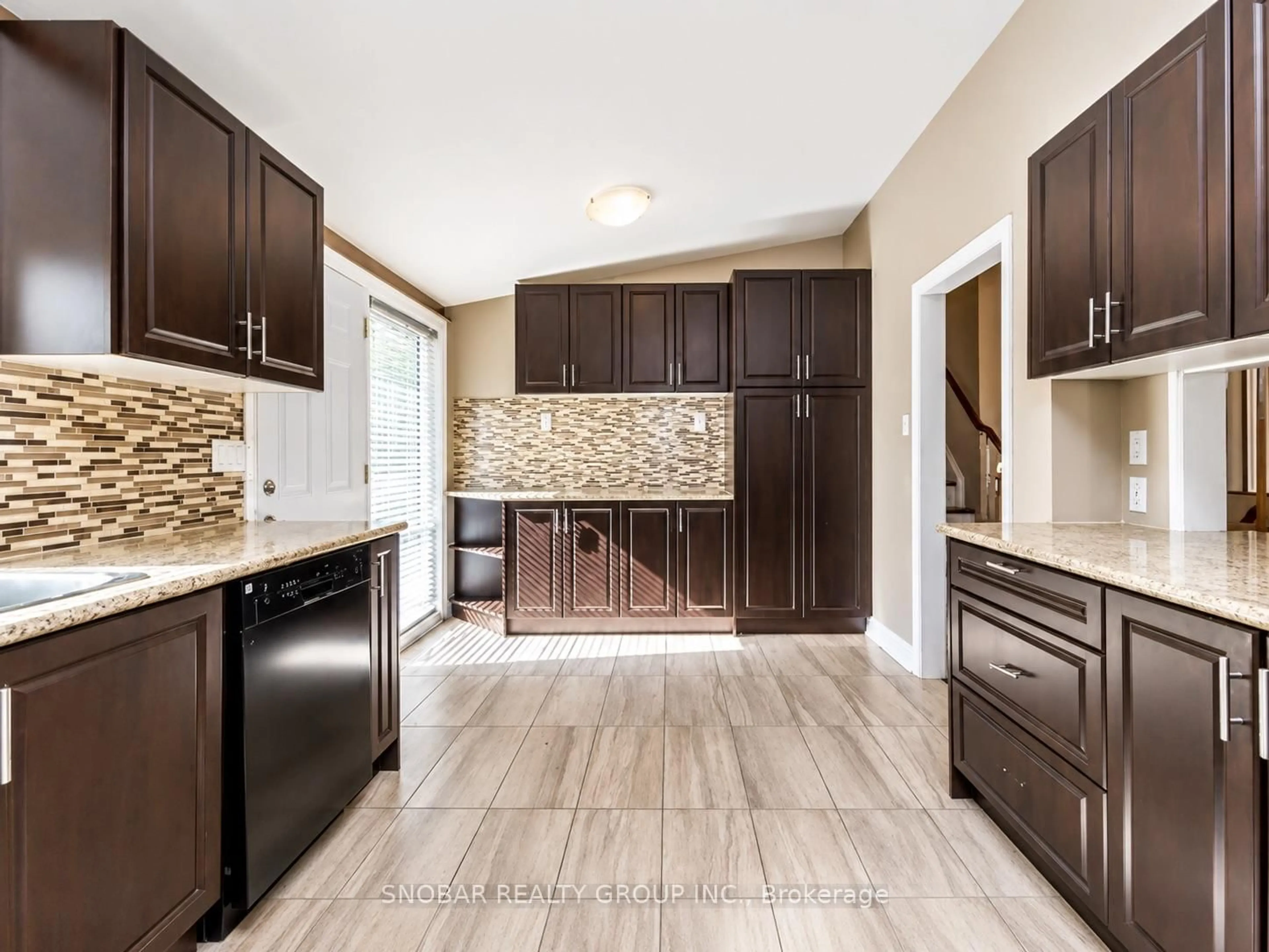 Open concept kitchen, unknown for 141 Summitcrest Dr, Toronto Ontario M9R 1A8