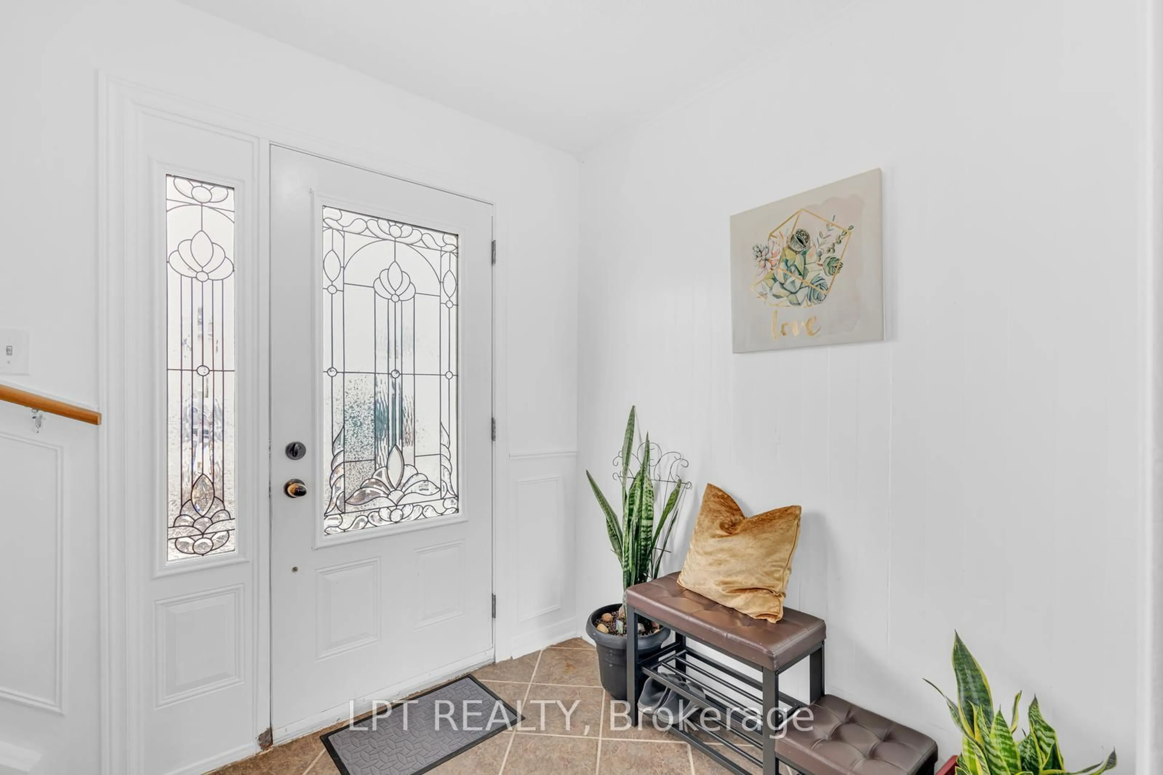 Indoor entryway for 95 Huntingwood Cres, Brampton Ontario L6S 1S5