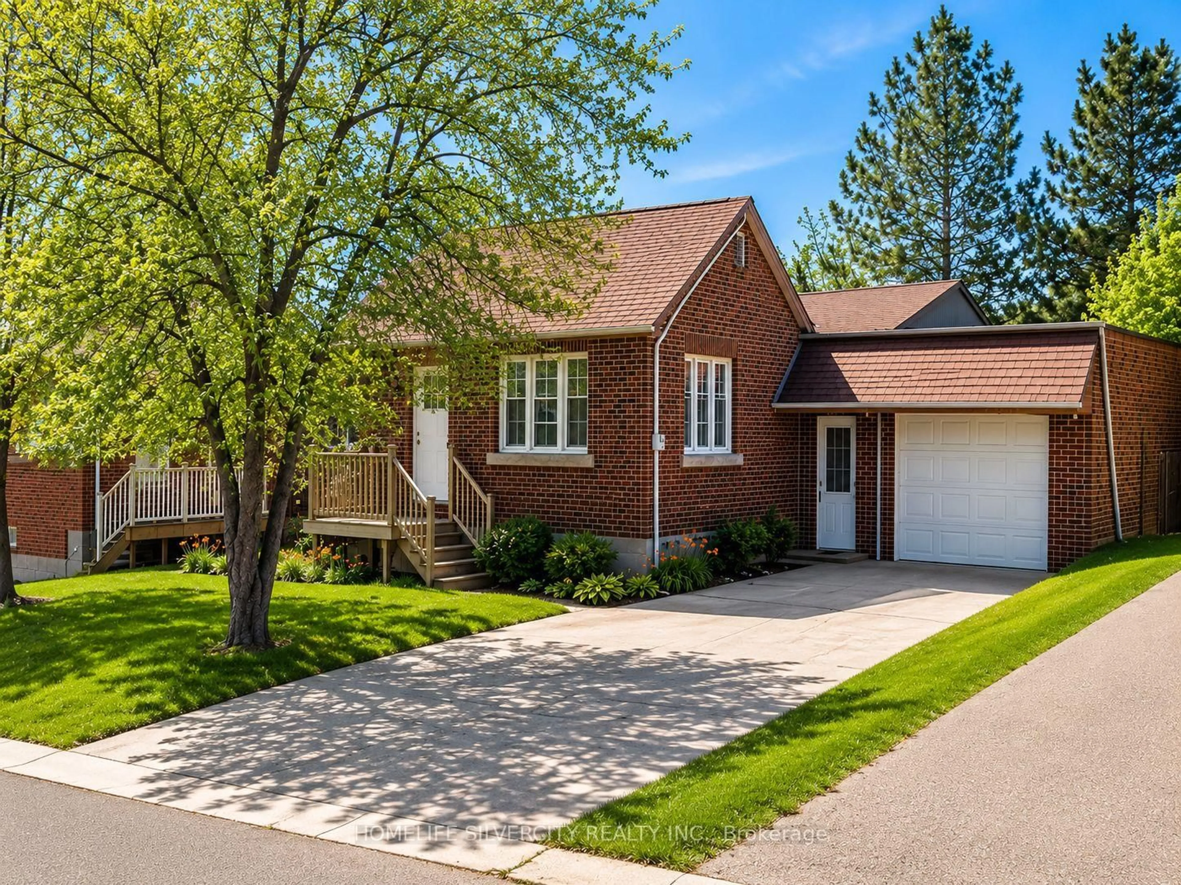 Home with brick exterior material, street for 30 Woodward Ave, Brampton Ontario L6V 1K1