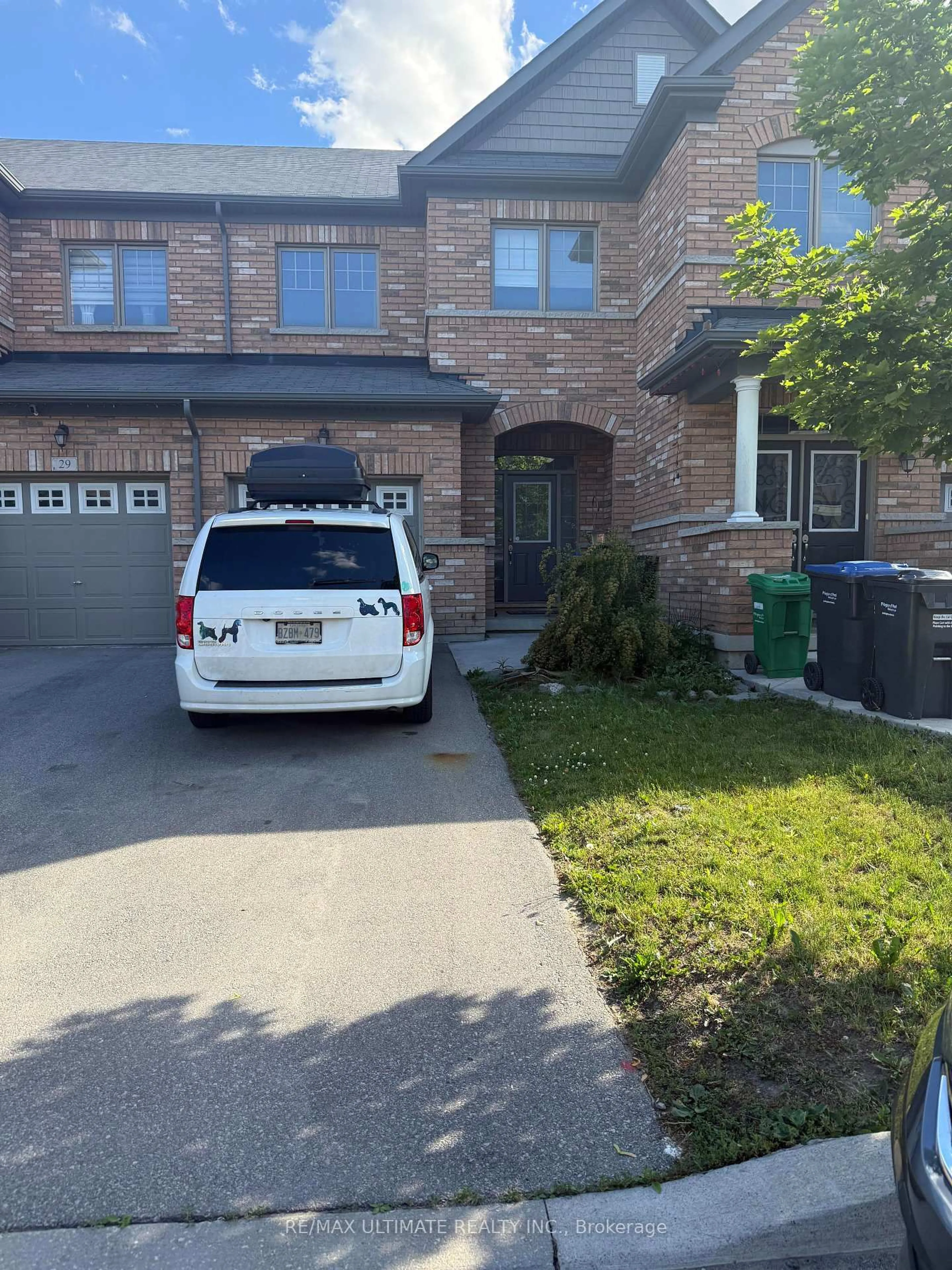 Unknown for 31 Davenfield Circ, Brampton Ontario L6P 4M2