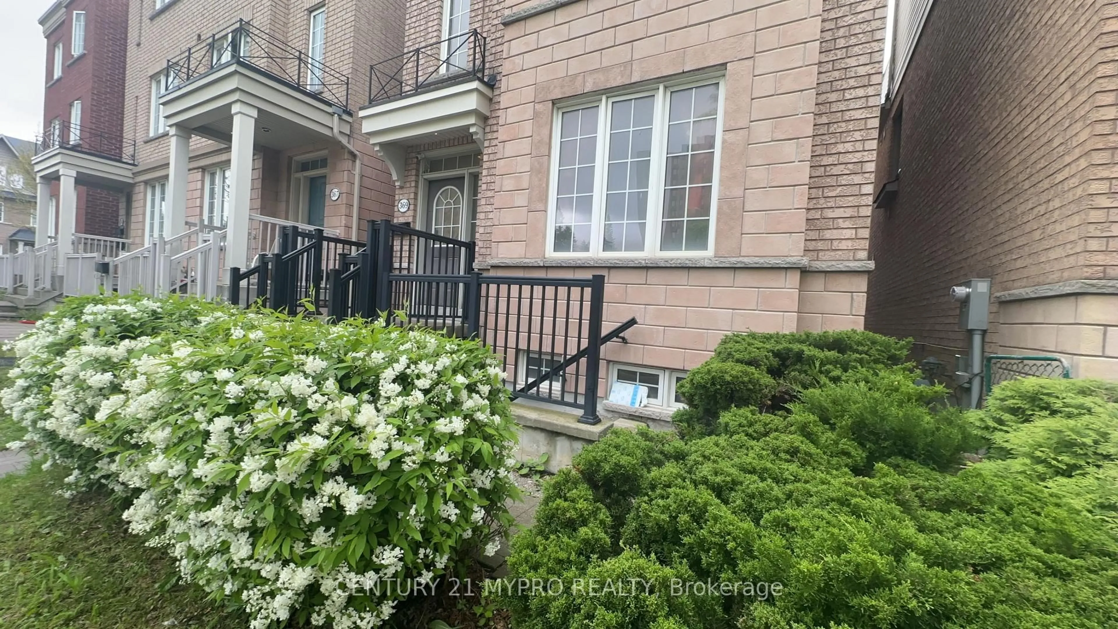 Unknown for 369 Assiniboine Rd, Toronto Ontario M3J 0A6