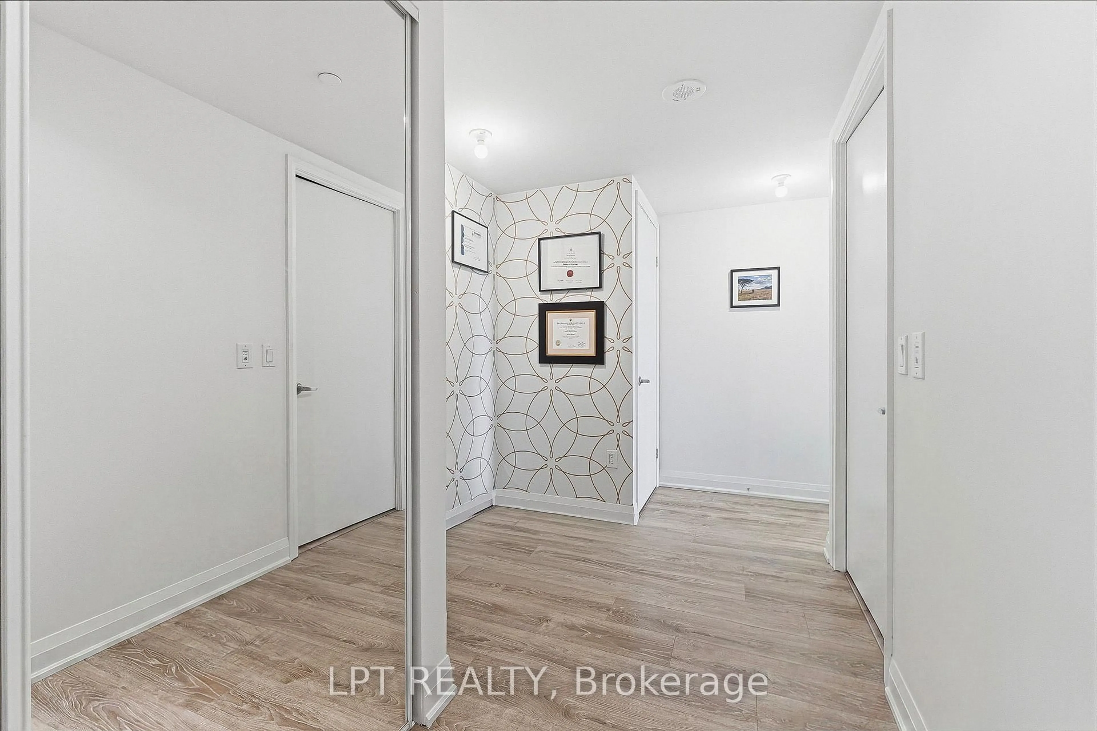 Indoor entryway for 10 Gibbs Rd #709, Toronto Ontario M9B 0E2