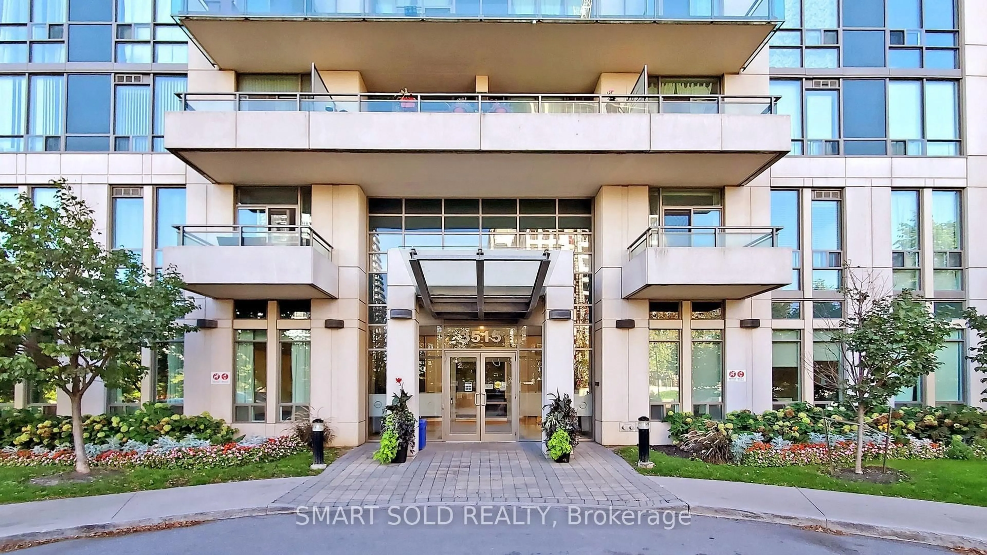 Indoor foyer for 3515 Kariya Dr #2610, Mississauga Ontario L5B 0C1