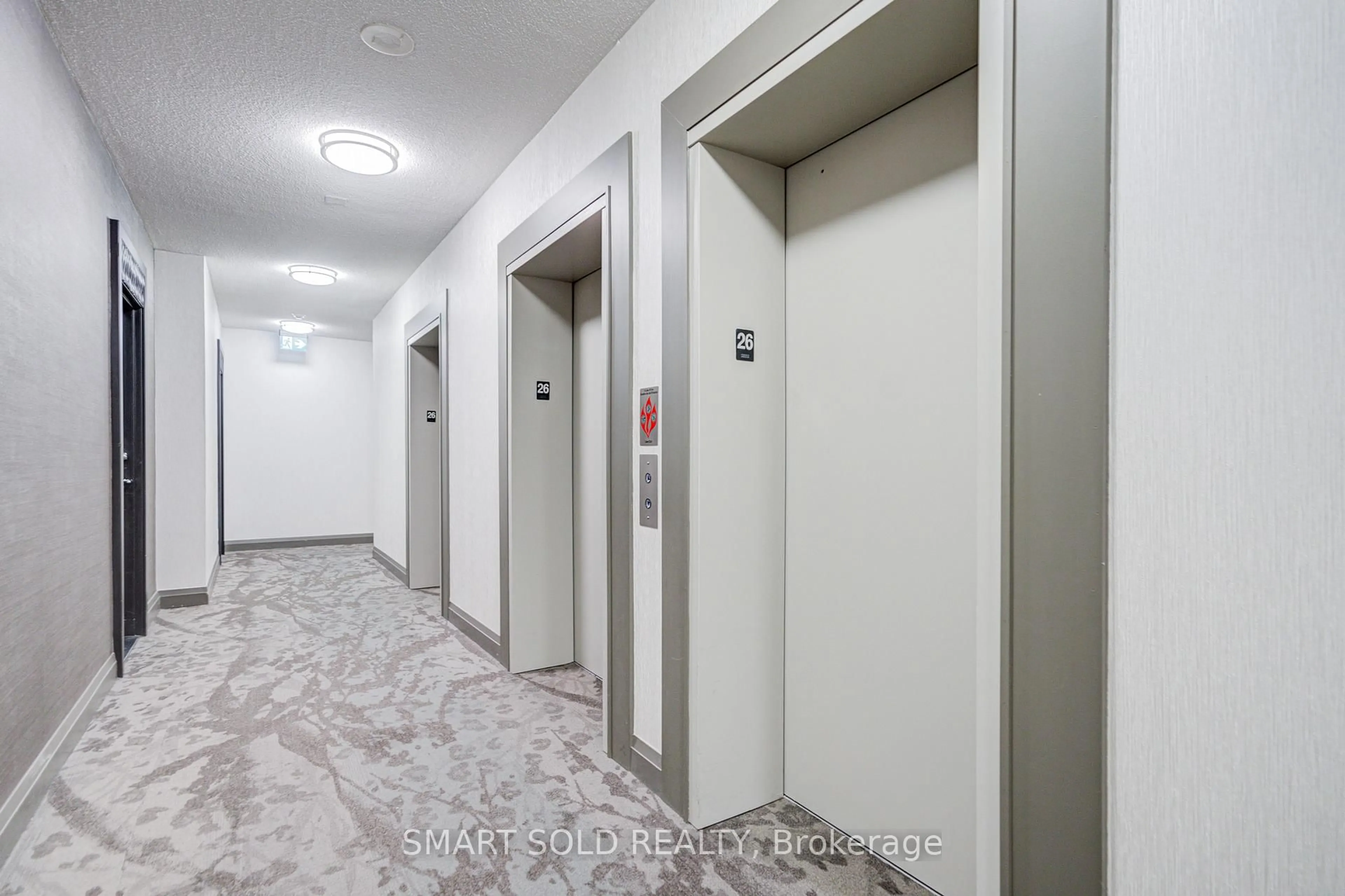 Indoor foyer for 3515 Kariya Dr #2610, Mississauga Ontario L5B 0C1
