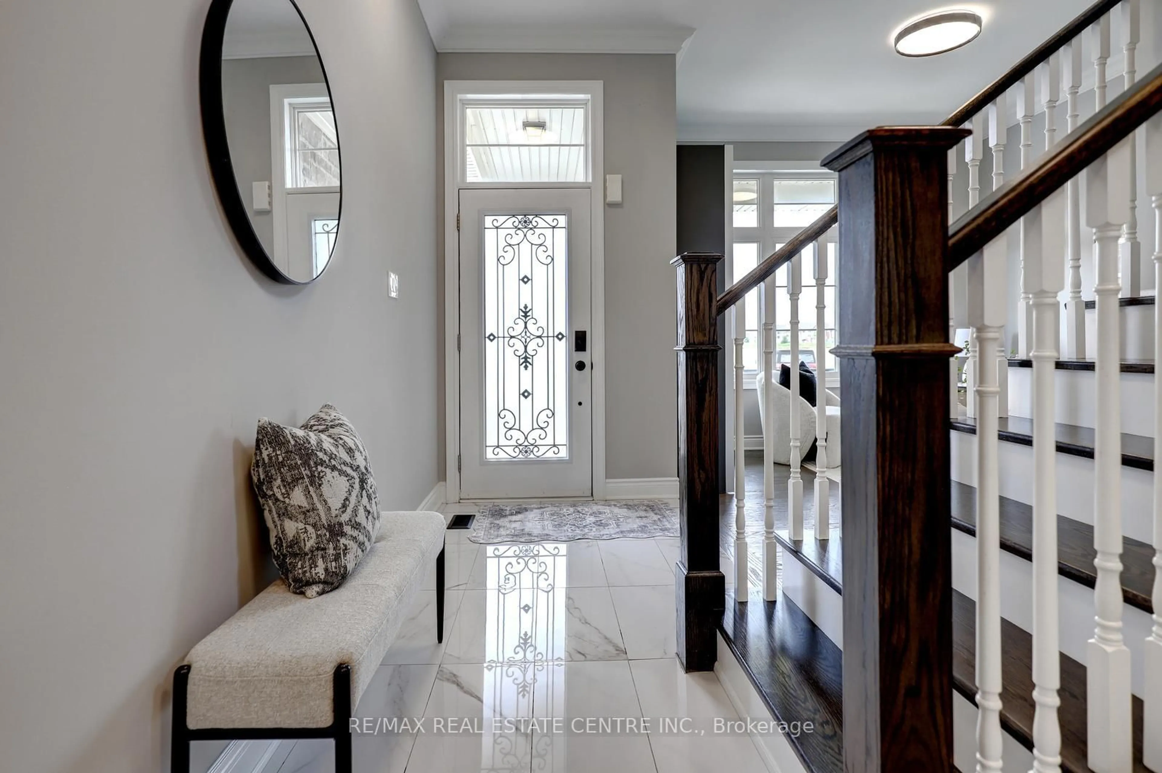 Indoor entryway for 1213 Sweetfern Cres, Milton Ontario L9W 1L9