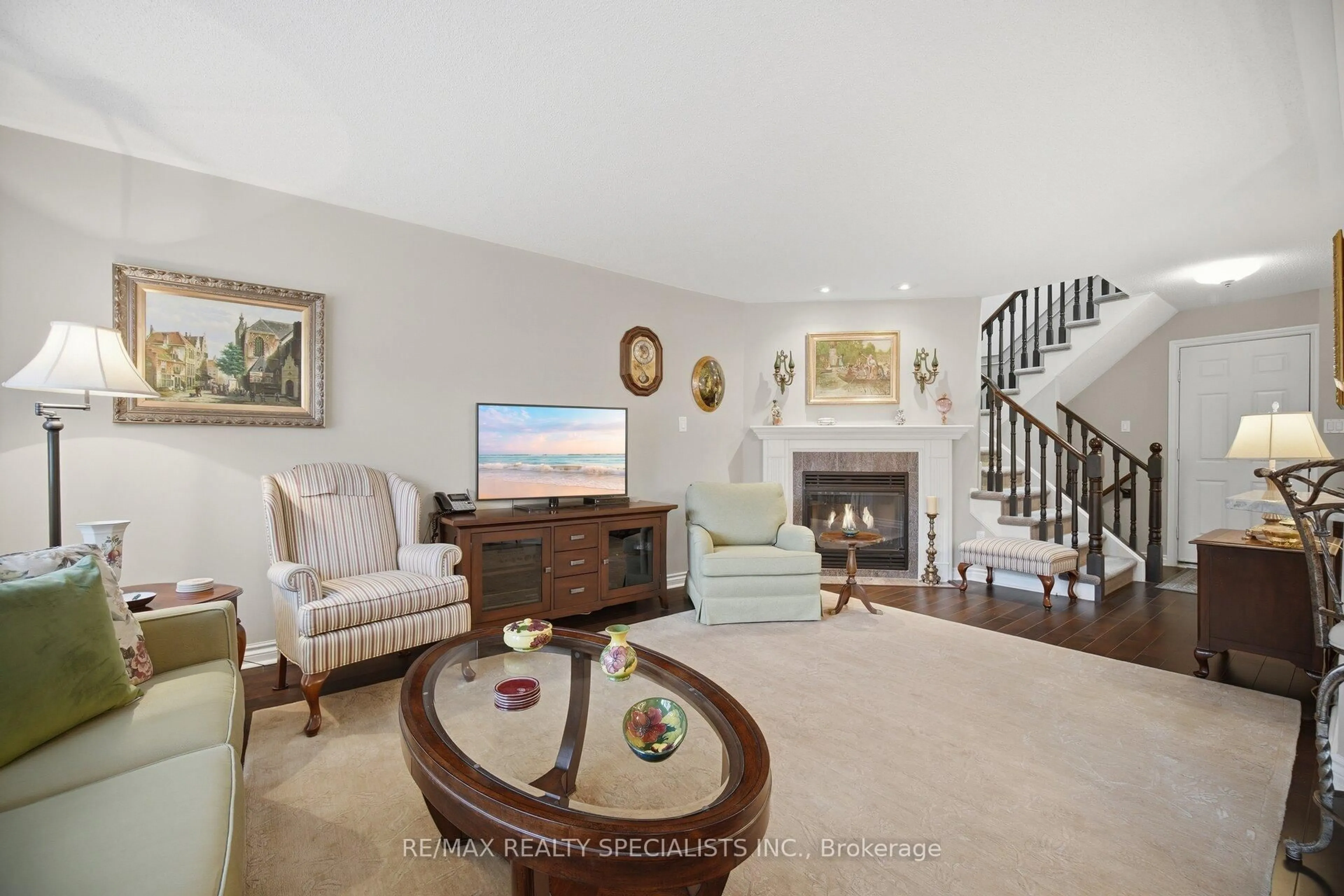 Living room with furniture, unknown for 5480 Glen Erin Dr #73, Mississauga Ontario L5M 5R3