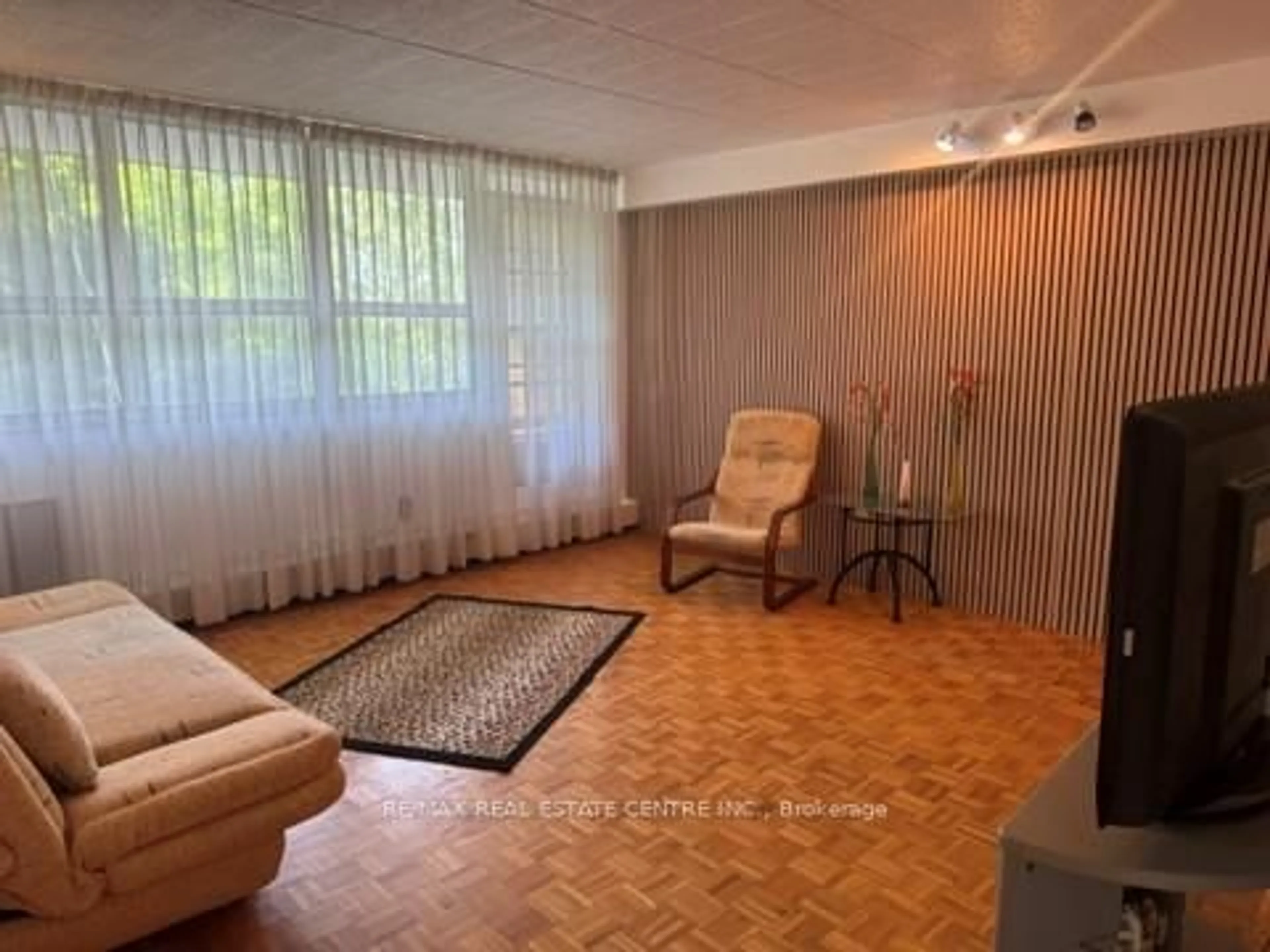 A pic of a room for 3625 Lake Shore Blvd #407, Toronto Ontario M8W 4W2
