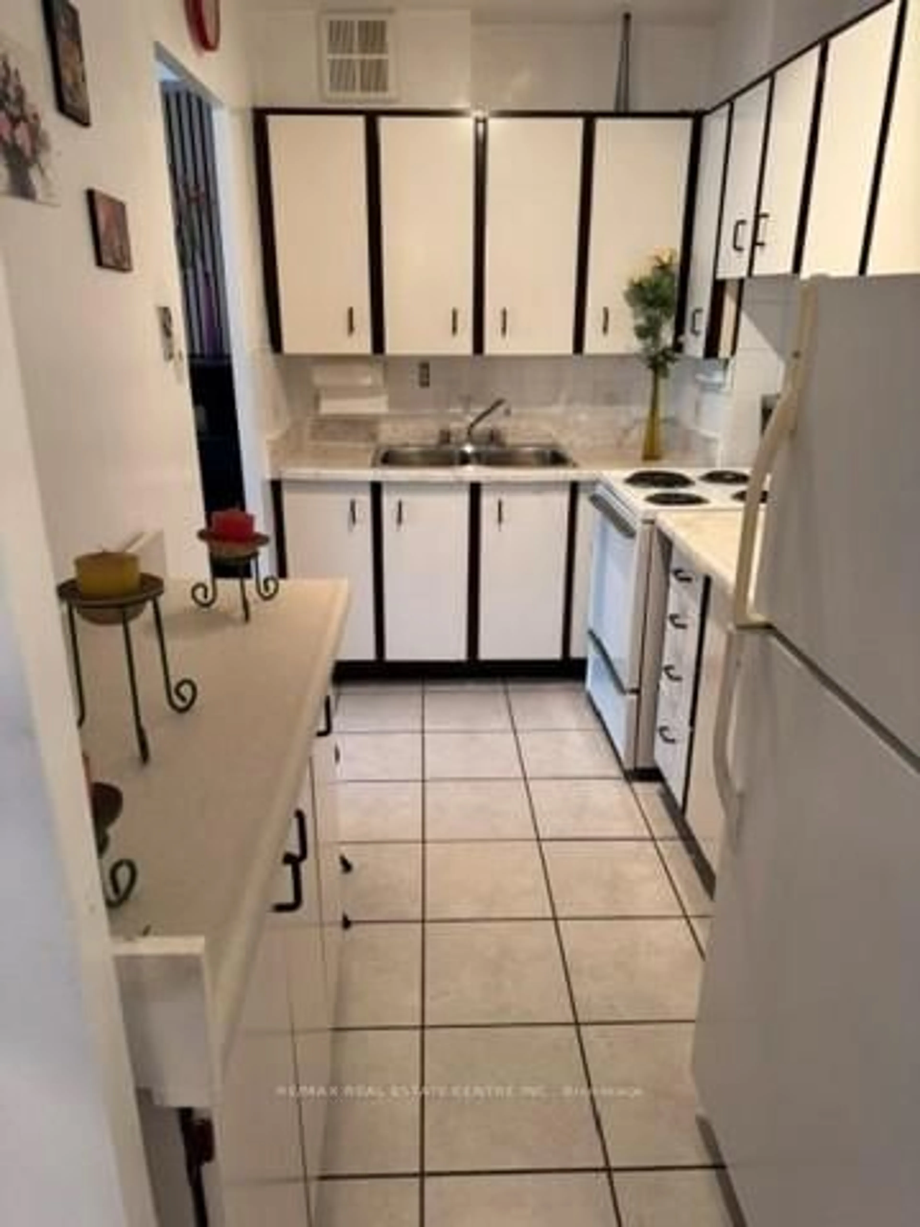 Standard kitchen, ceramic/tile floor for 3625 Lake Shore Blvd #407, Toronto Ontario M8W 4W2