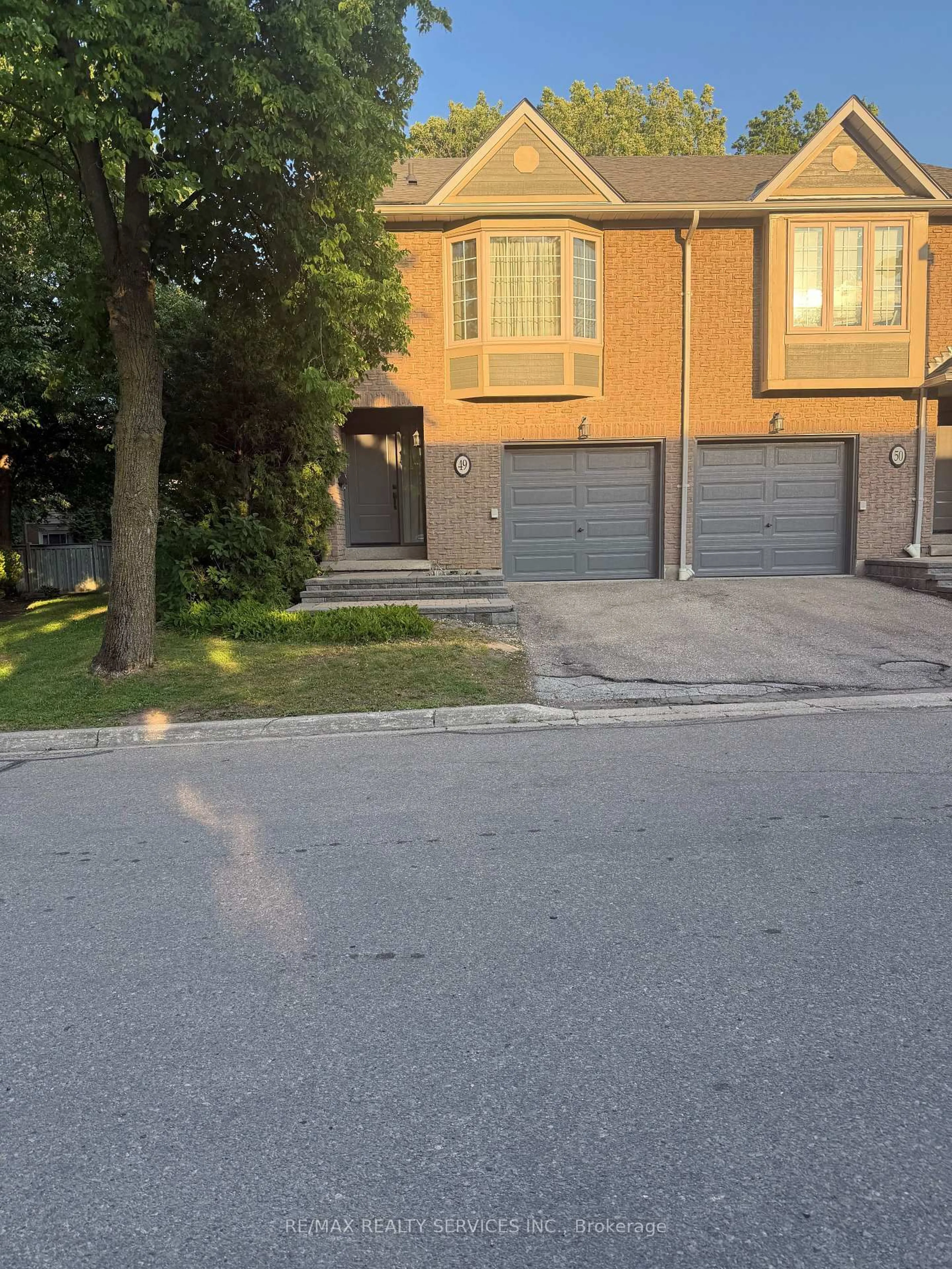 A pic from outside/outdoor area/front of a property/back of a property/a pic from drone, street for 3100 Fifth Line #49, Mississauga Ontario L5L 5V5