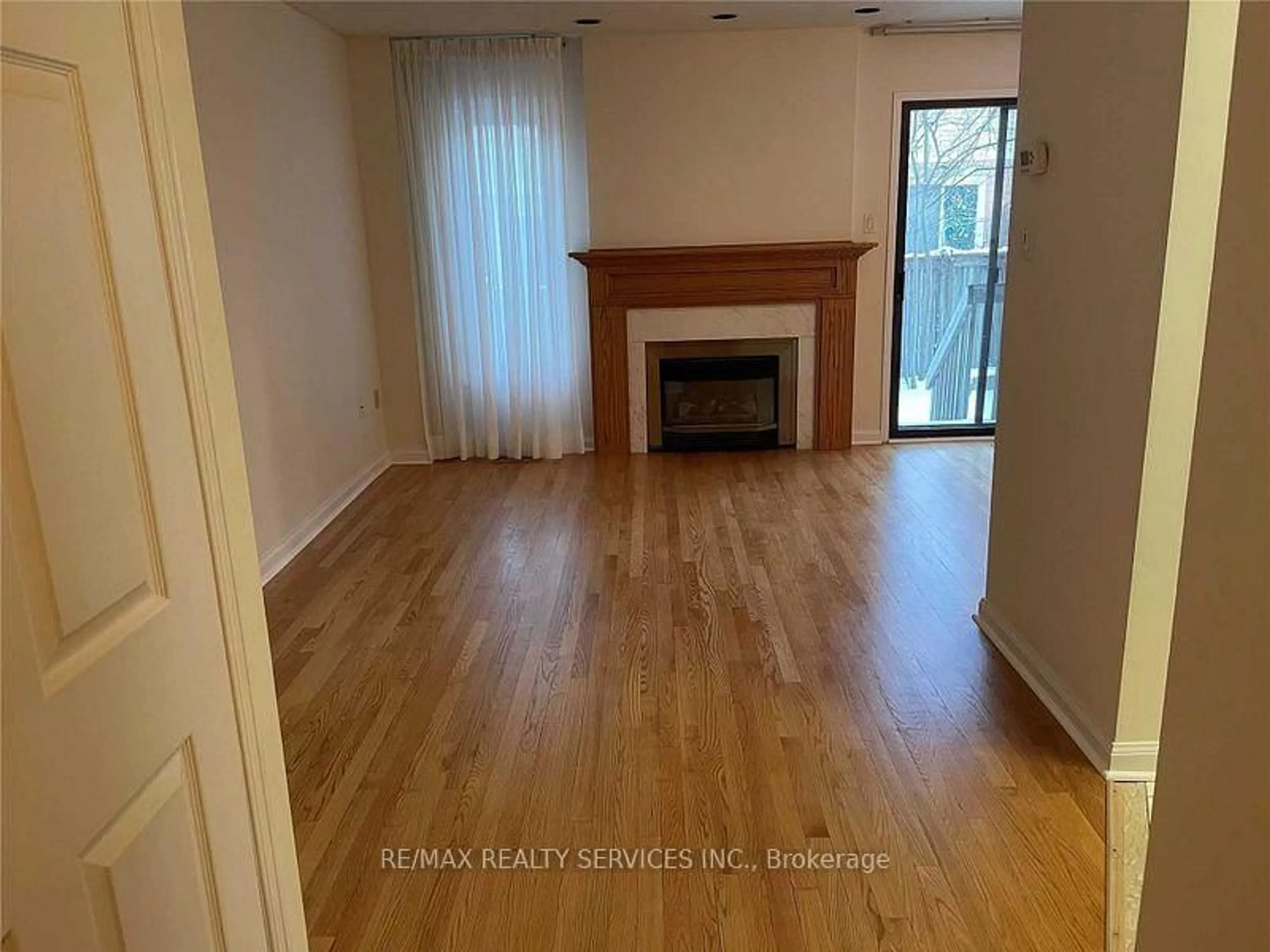 A pic of a room for 3100 Fifth Line #49, Mississauga Ontario L5L 5V5