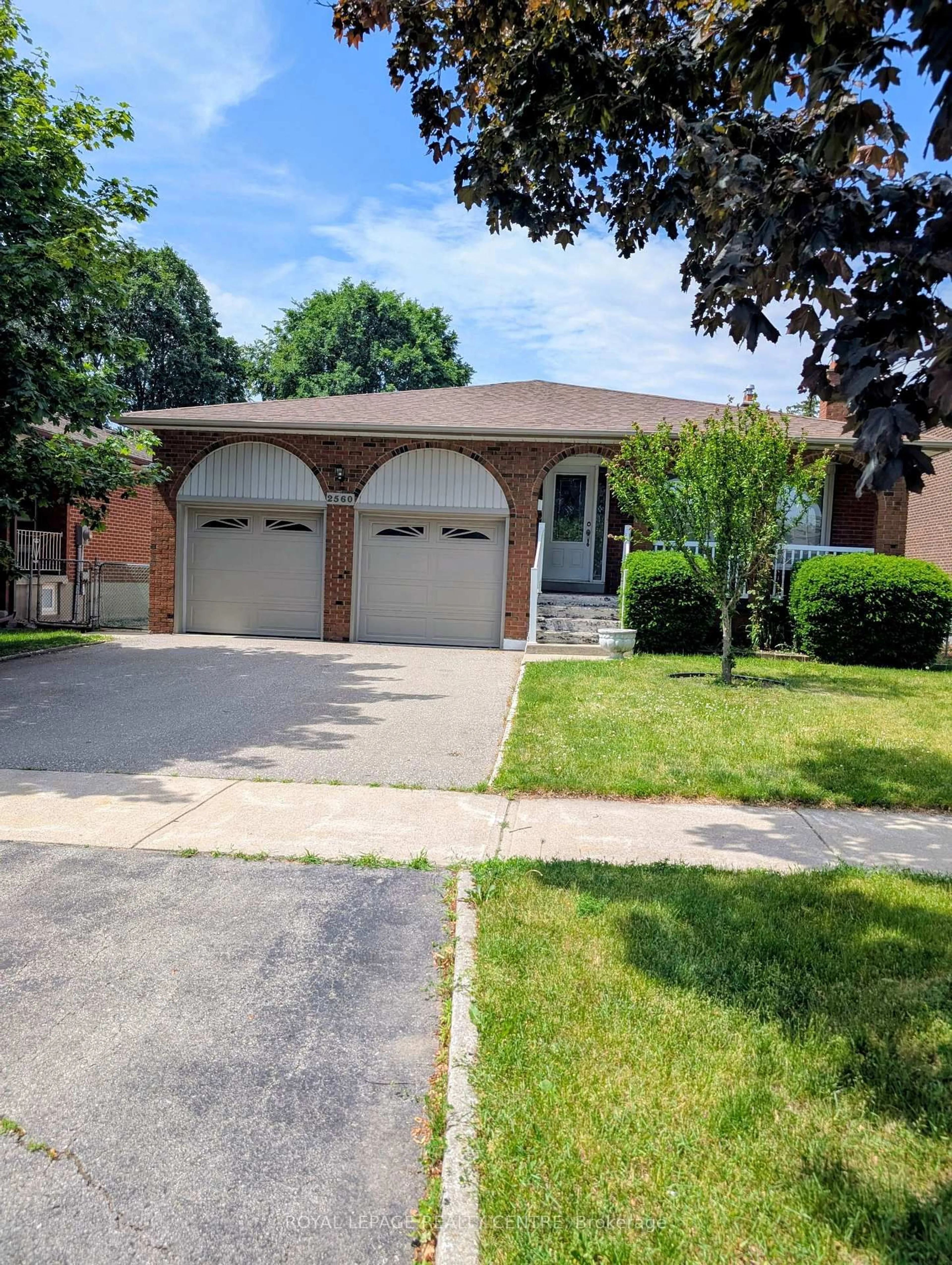 Home with brick exterior material, street for 2560 Cynara Rd, Mississauga Ontario L5B 2R7