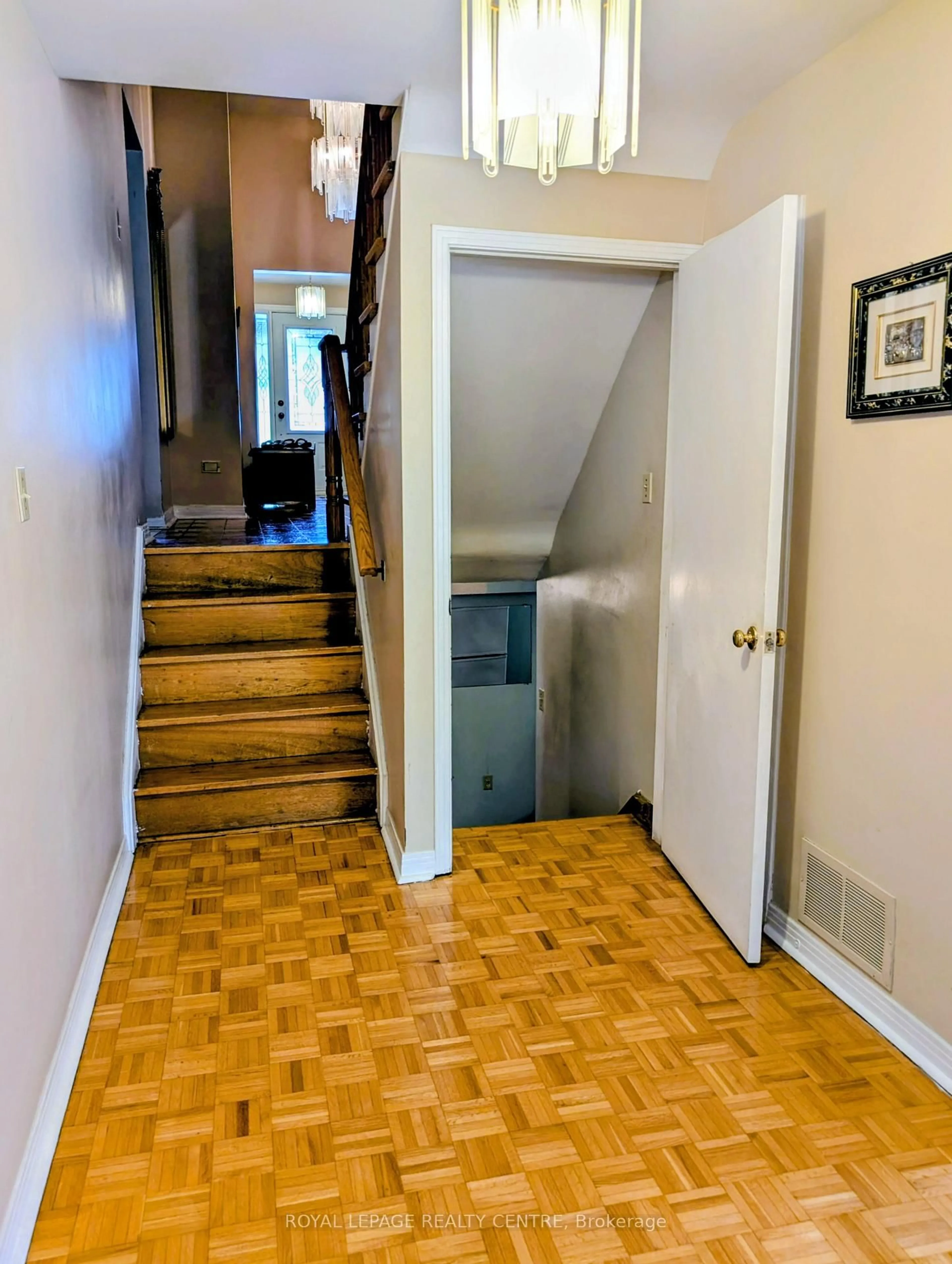 Unknown for 2560 Cynara Rd, Mississauga Ontario L5B 2R7