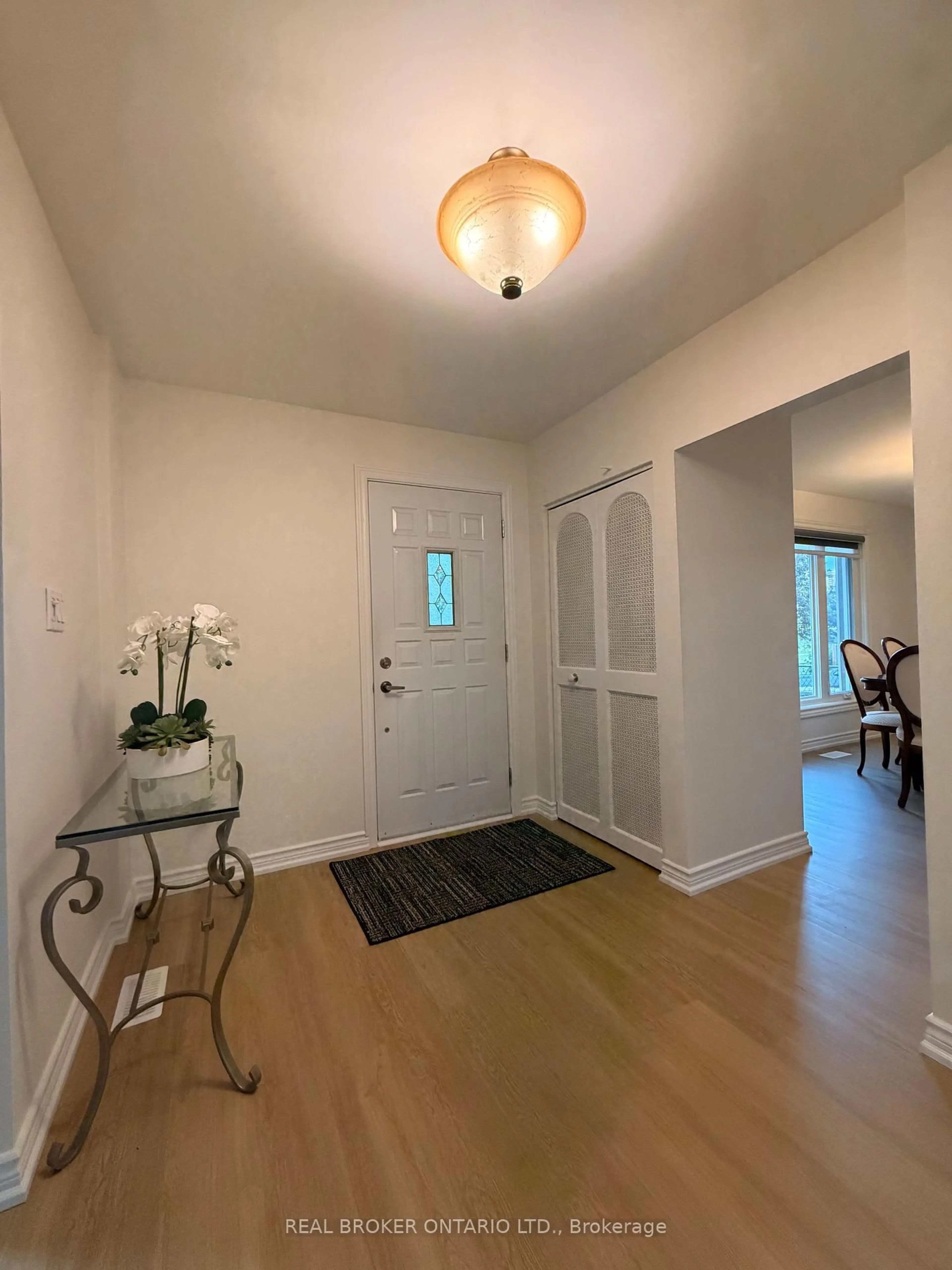 Indoor entryway for 63 Venetian Cres, Toronto Ontario M3N 2L9