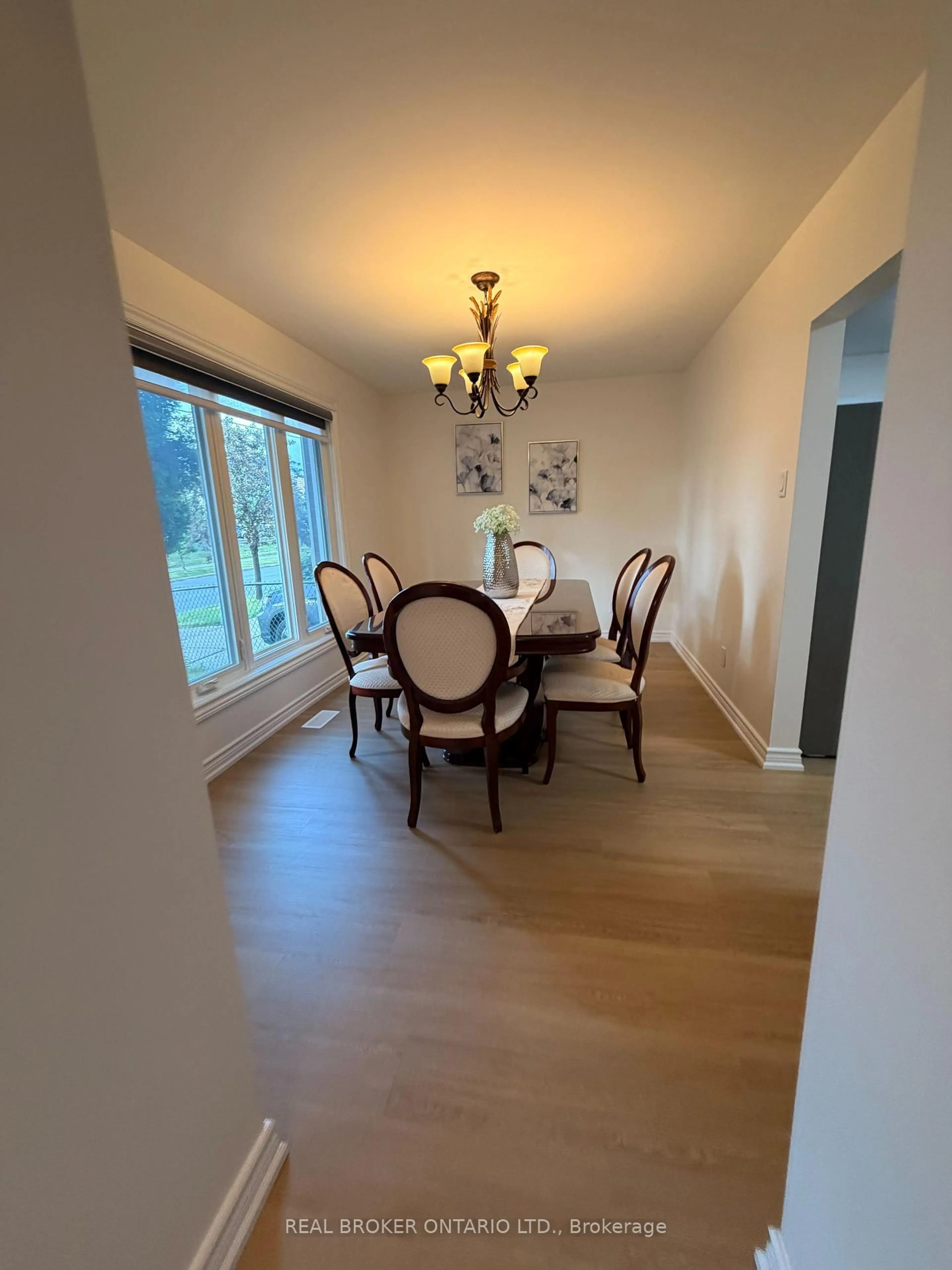 Dining room, wood/laminate floor for 63 Venetian Cres, Toronto Ontario M3N 2L9