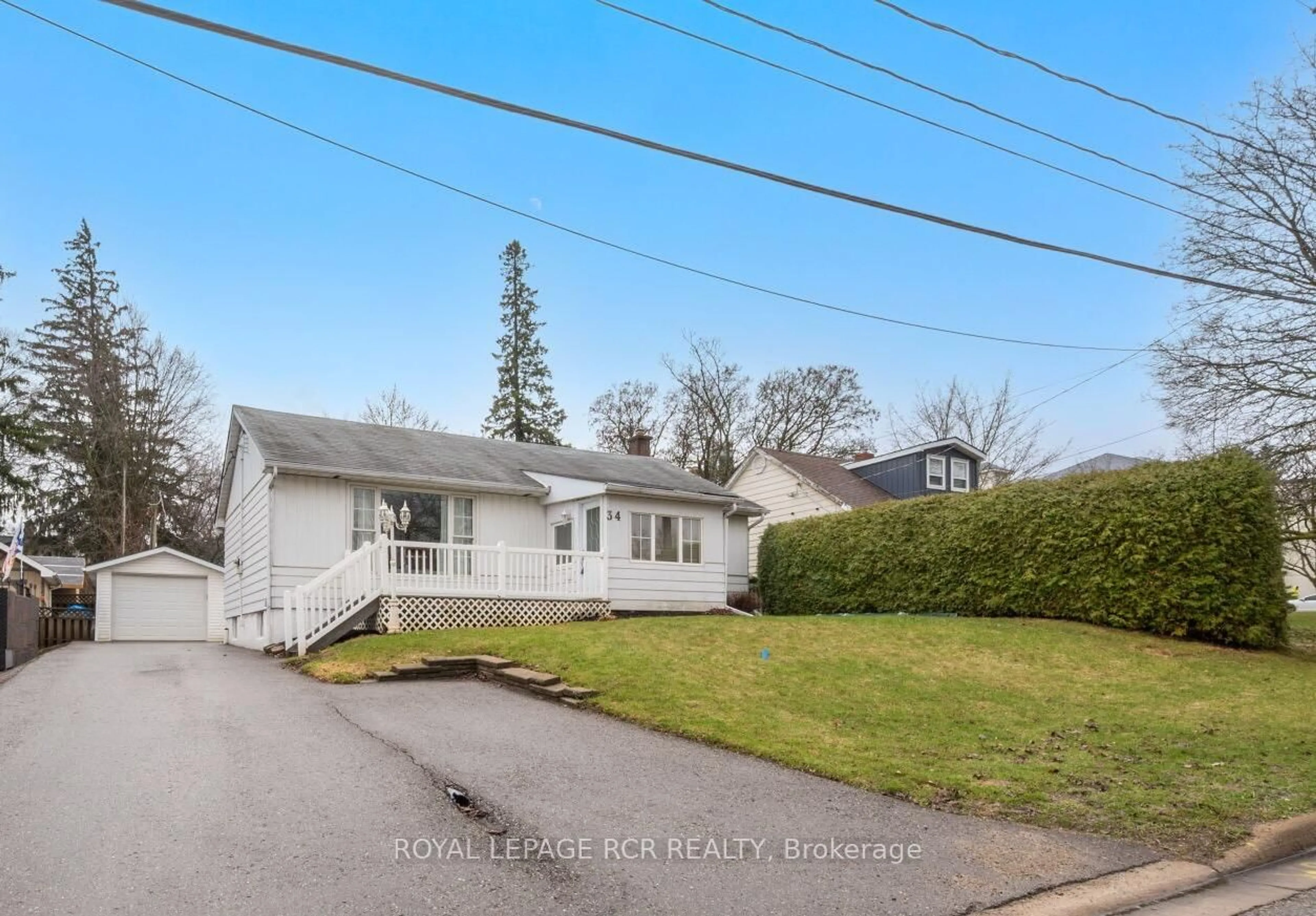 A pic from outside/outdoor area/front of a property/back of a property/a pic from drone, street for 34 Elizabeth St, Orangeville Ontario L9W 1C1