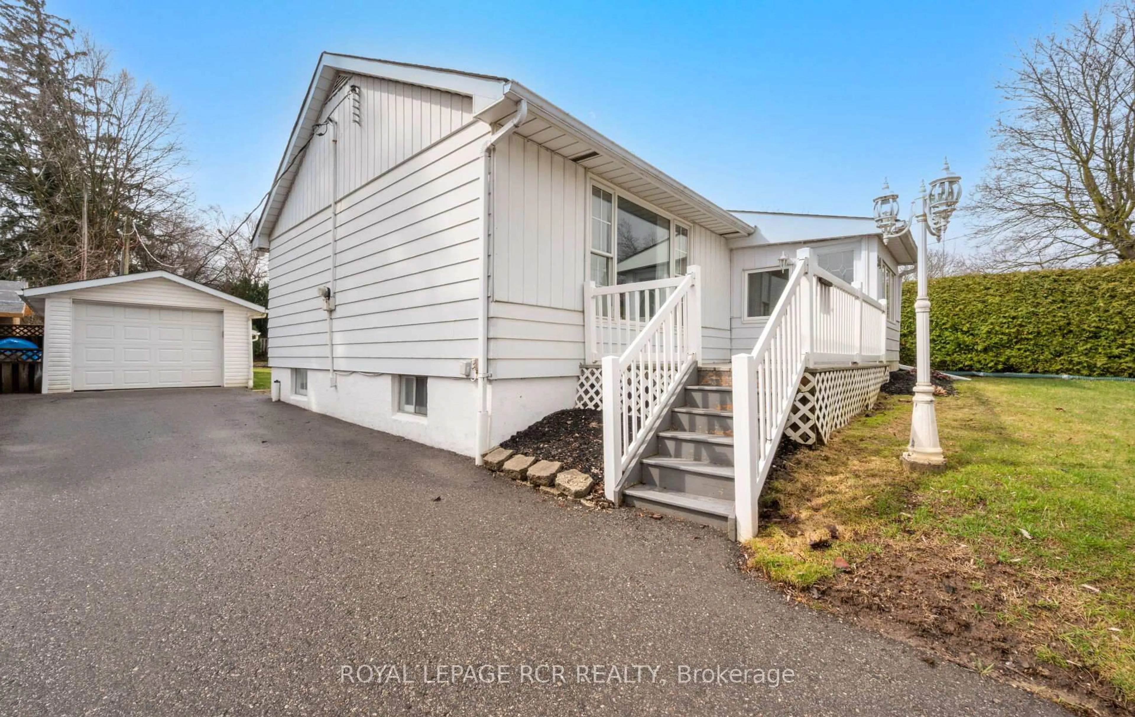 Home with vinyl exterior material, street for 34 Elizabeth St, Orangeville Ontario L9W 1C1