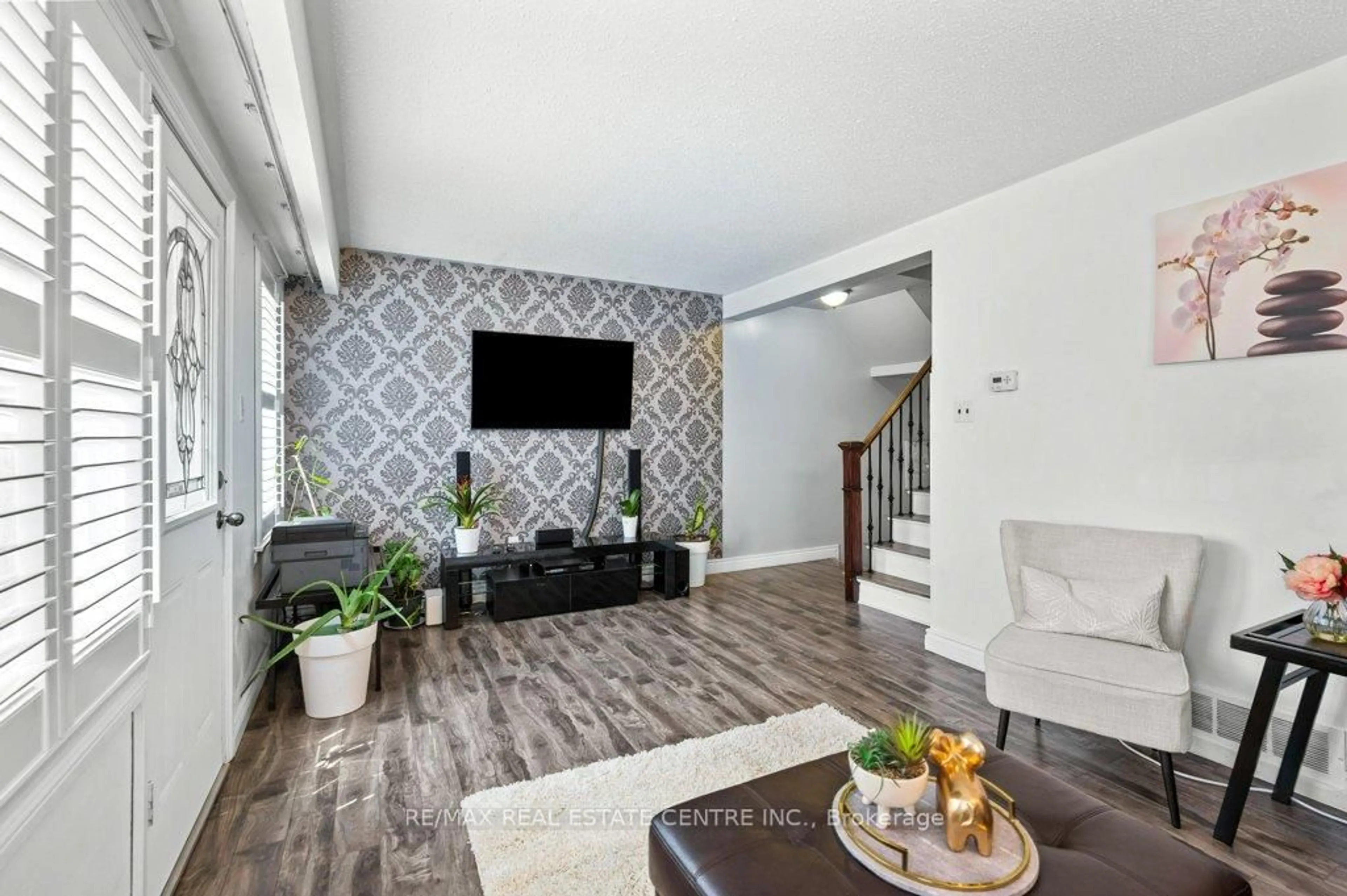 Living room with furniture, unknown for 7255 Dooley Dr #47, Mississauga Ontario L4T 2S7