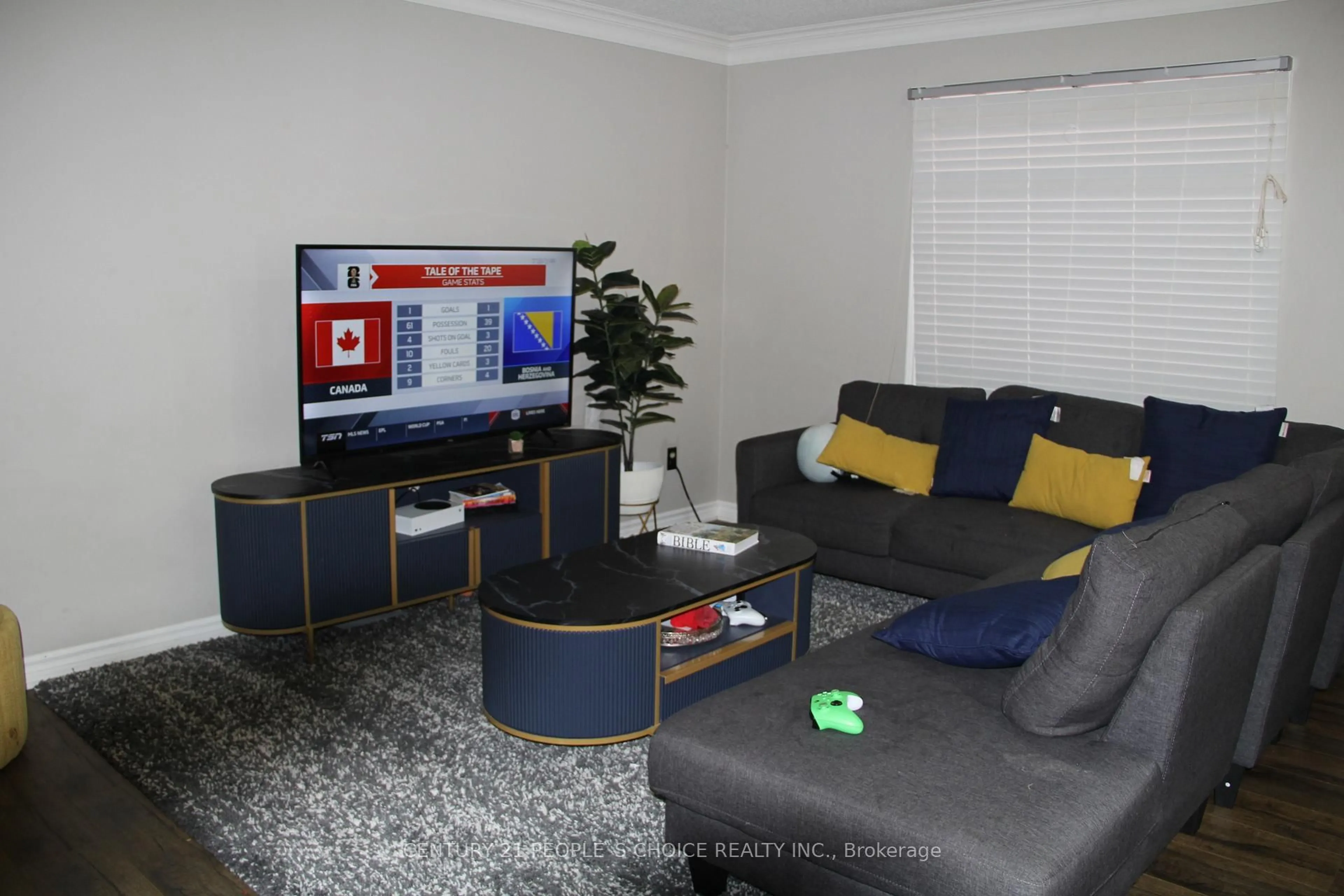 Living room with furniture, unknown for 4339 Radisson Cres, Mississauga Ontario L5M 4C2