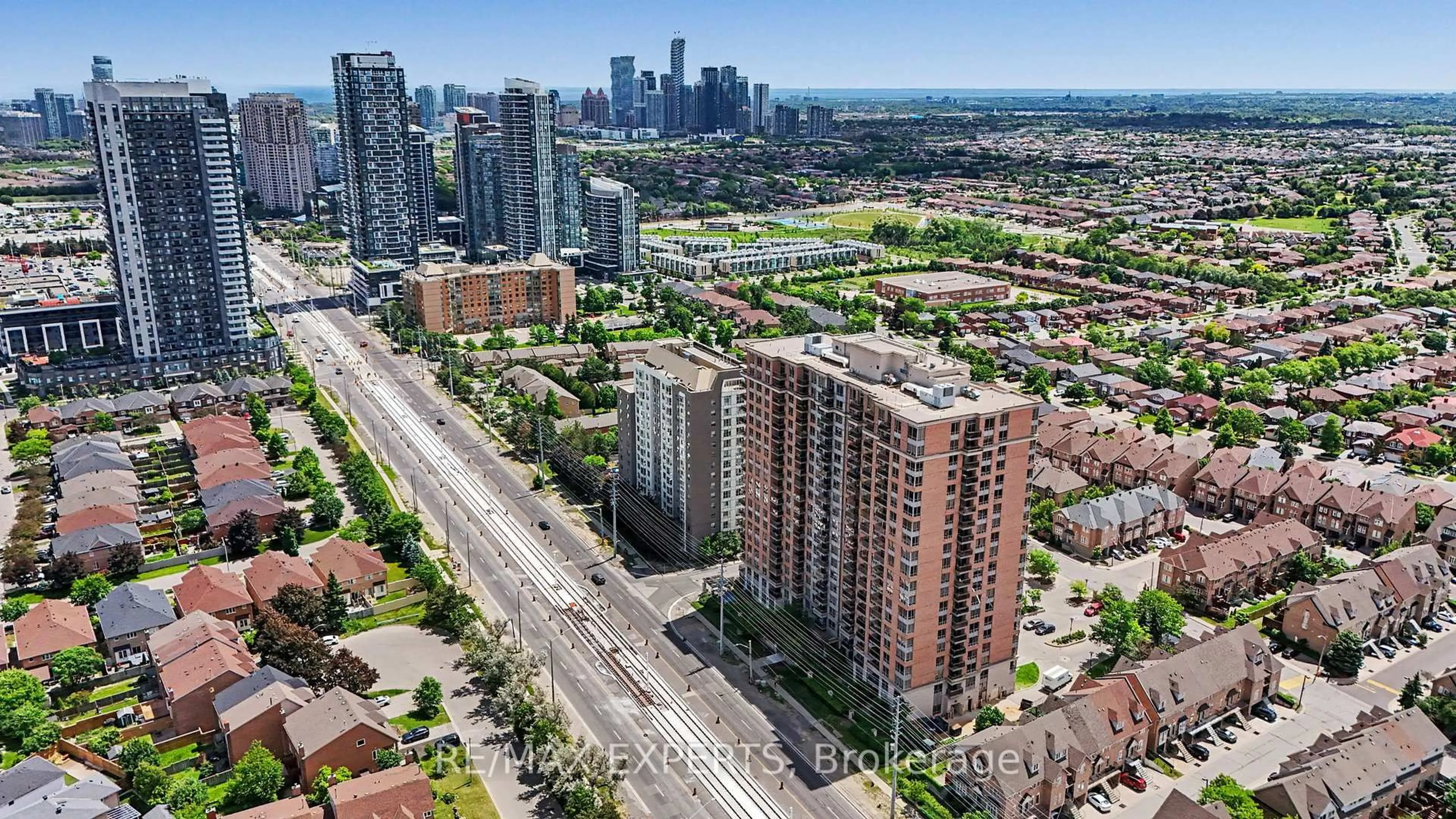 A pic from outside/outdoor area/front of a property/back of a property/a pic from drone, city buildings view from balcony for 55 Strathaven Dr #1113, Mississauga Ontario L5R 4G9