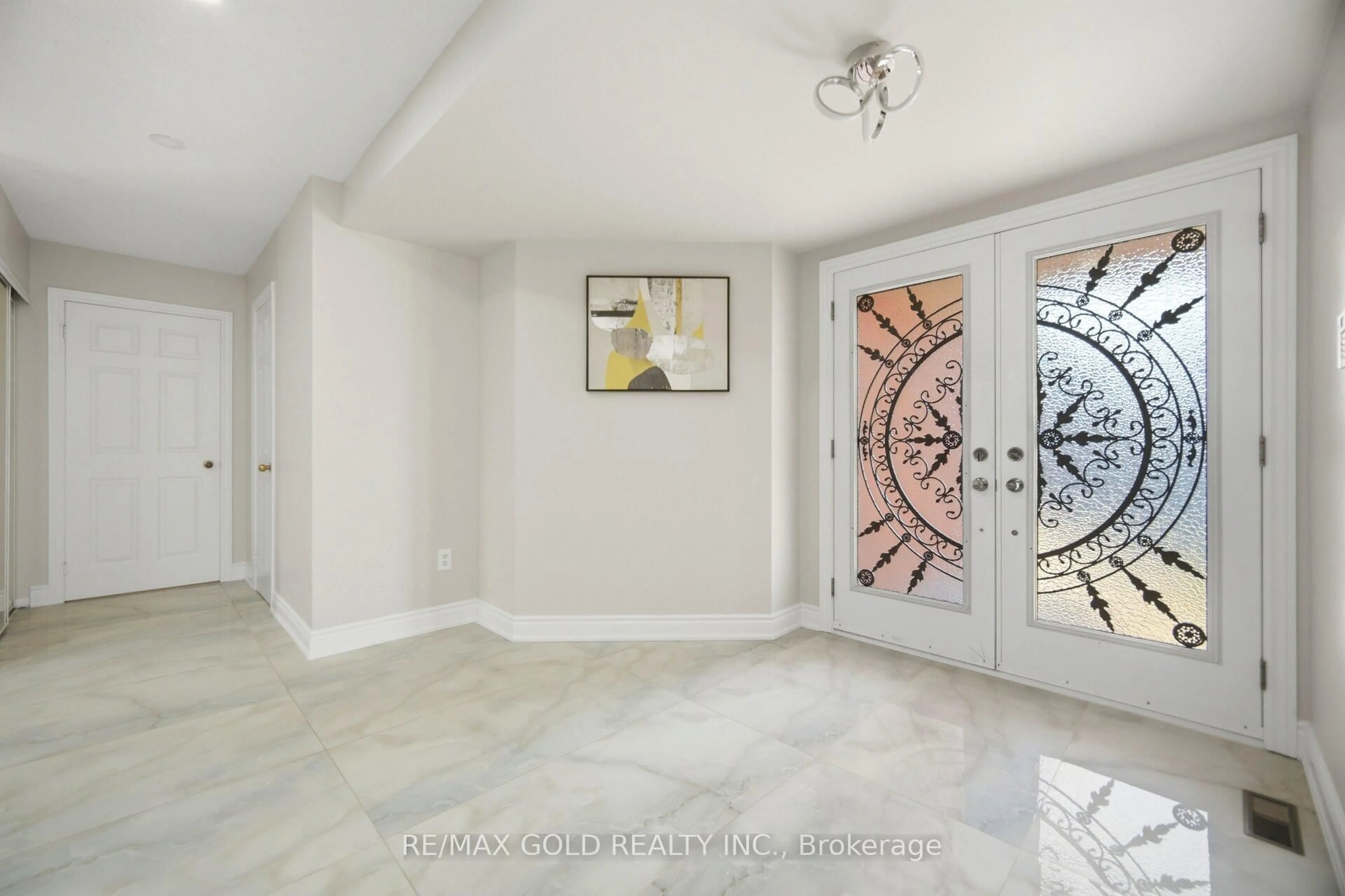 Indoor entryway for 24 Whitehouse Cres, Brampton Ontario L6P 1M2