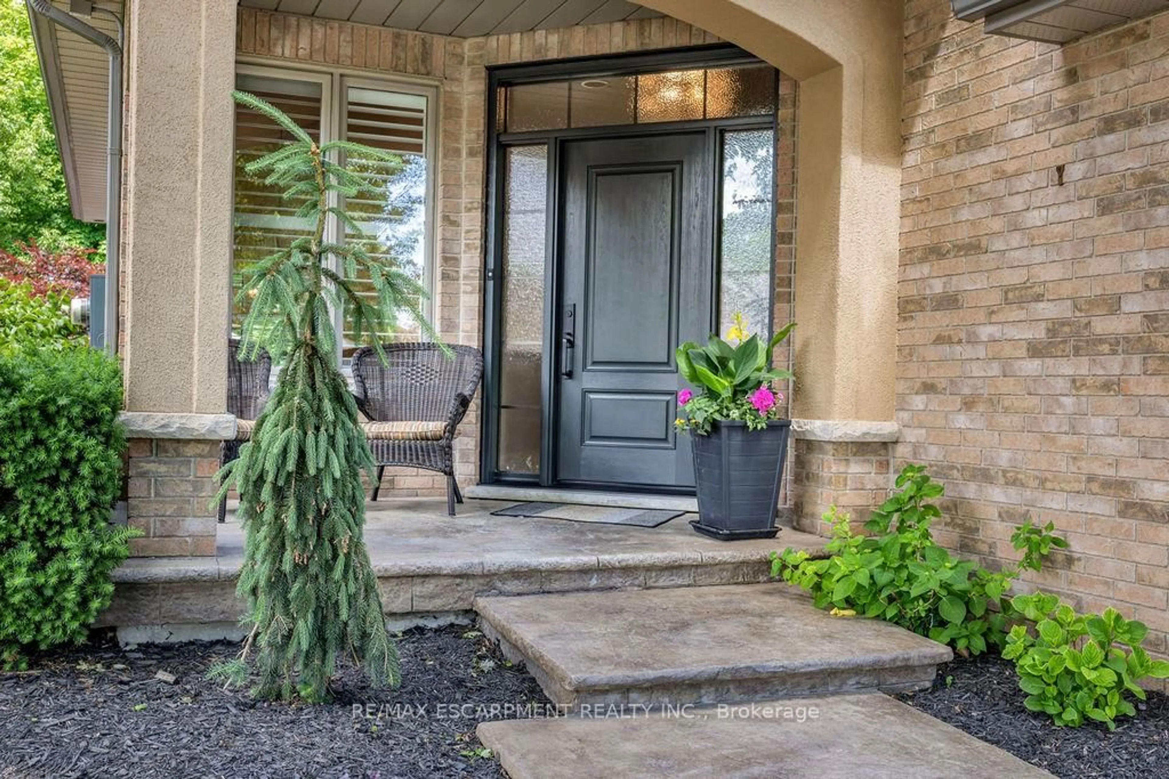 Indoor entryway for 4176 Bianca Forest Dr, Burlington Ontario L7M 4L4