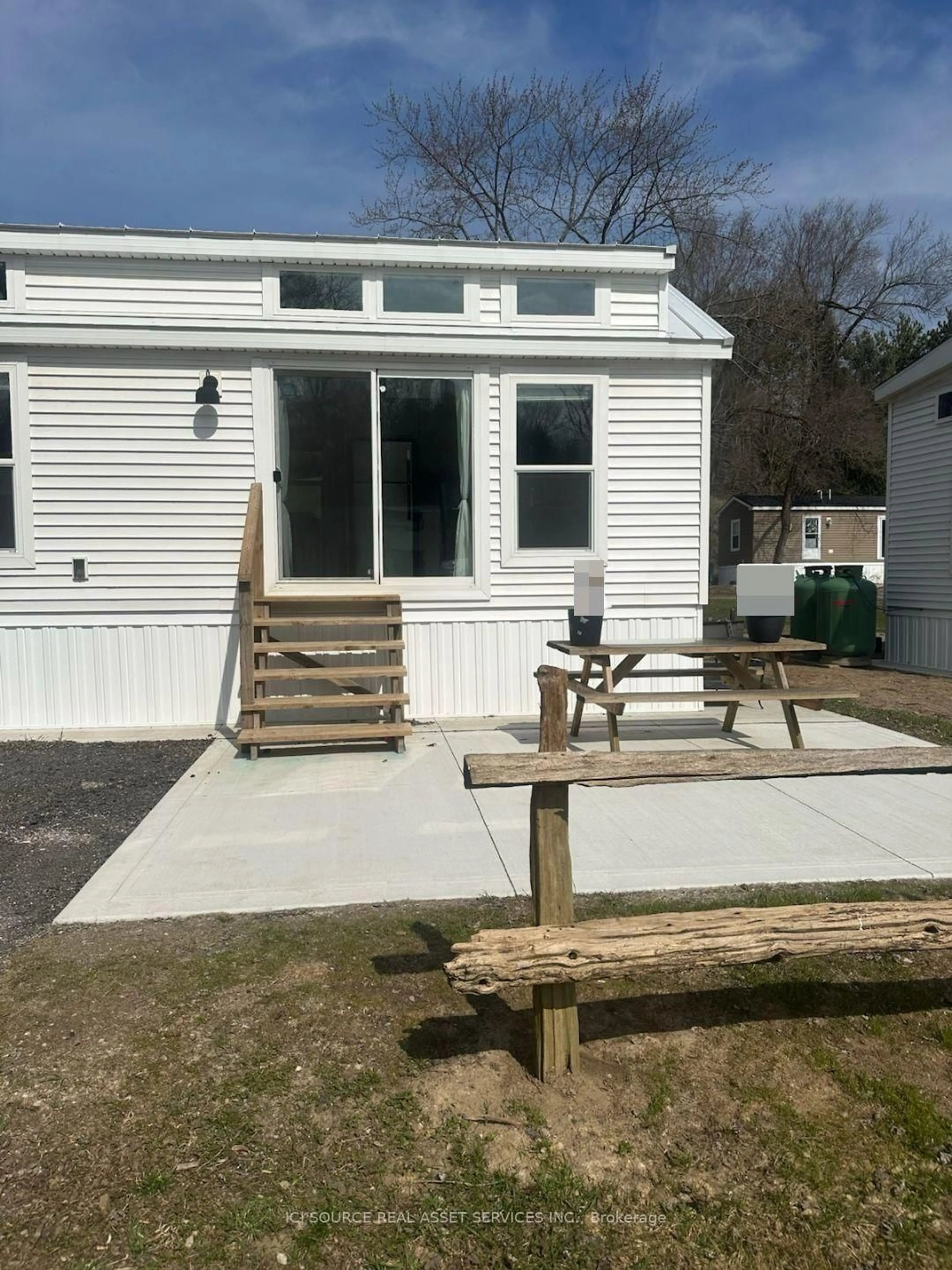 Patio, street for 18478 Duffey's Lane #605, Caledon Ontario L7E 3C4
