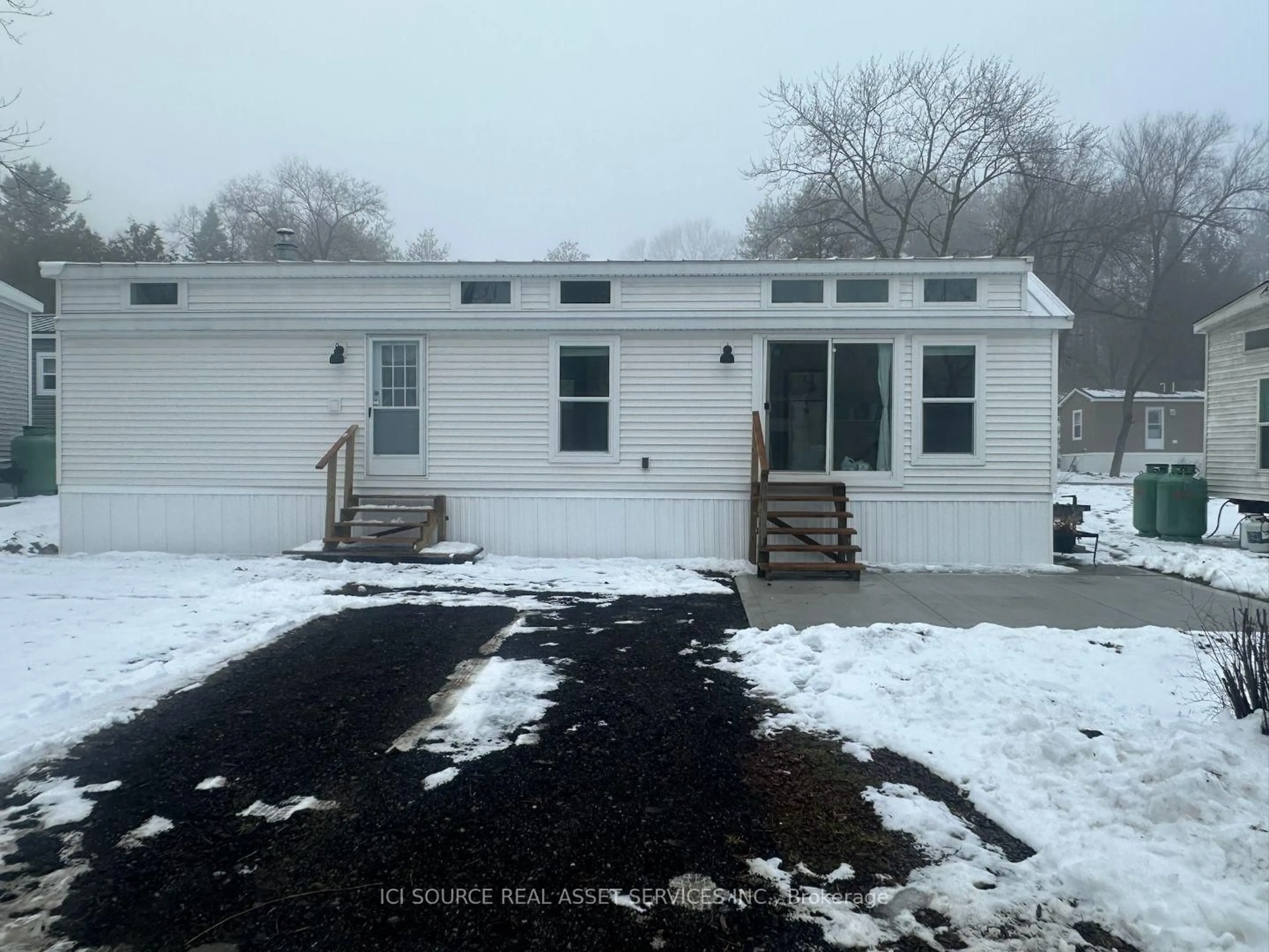Home with vinyl exterior material, street for 18478 Duffey's Lane #605, Caledon Ontario L7E 3C4