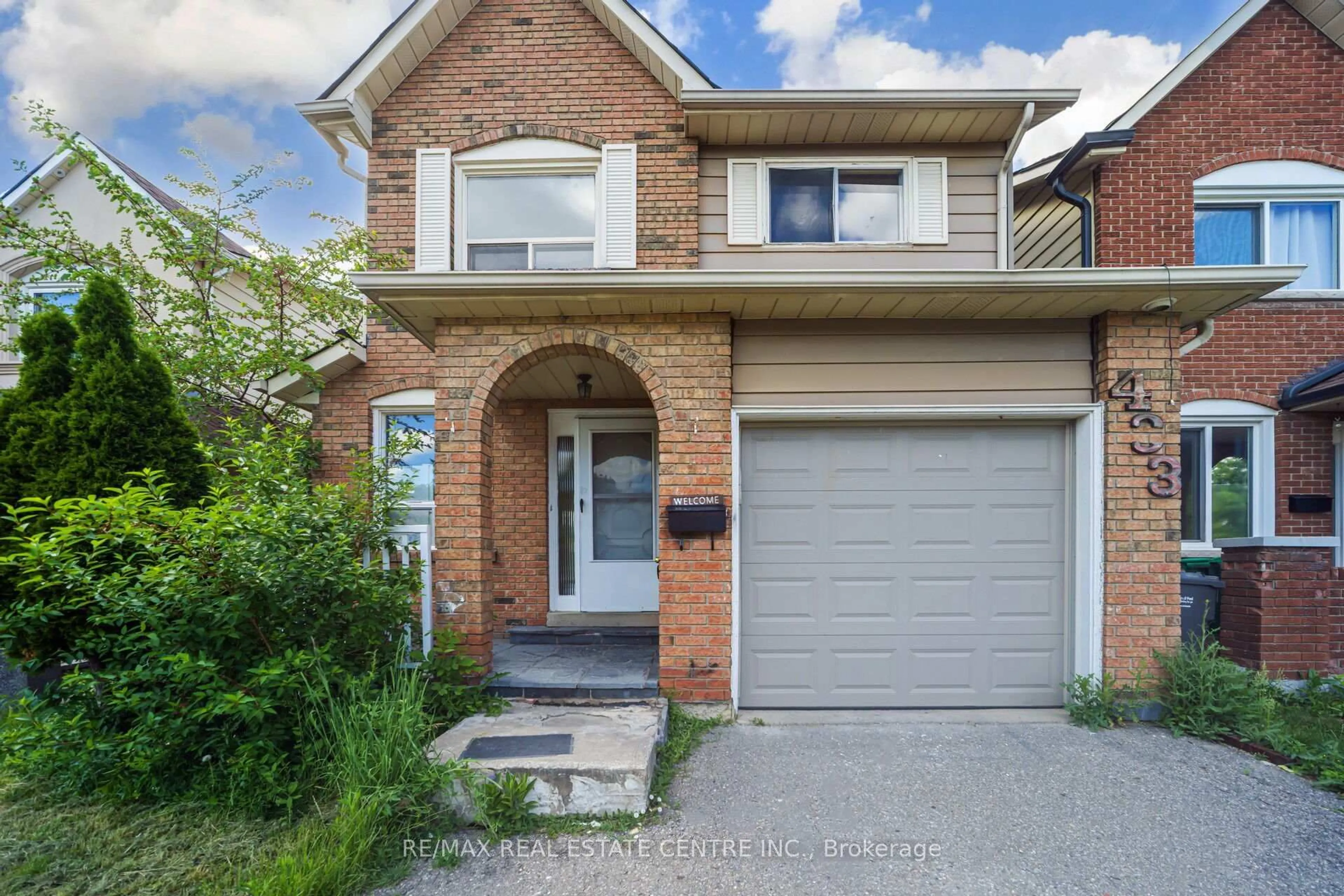 Home with brick exterior material, street for 433 Hansen Rd, Brampton Ontario L6V 3P6
