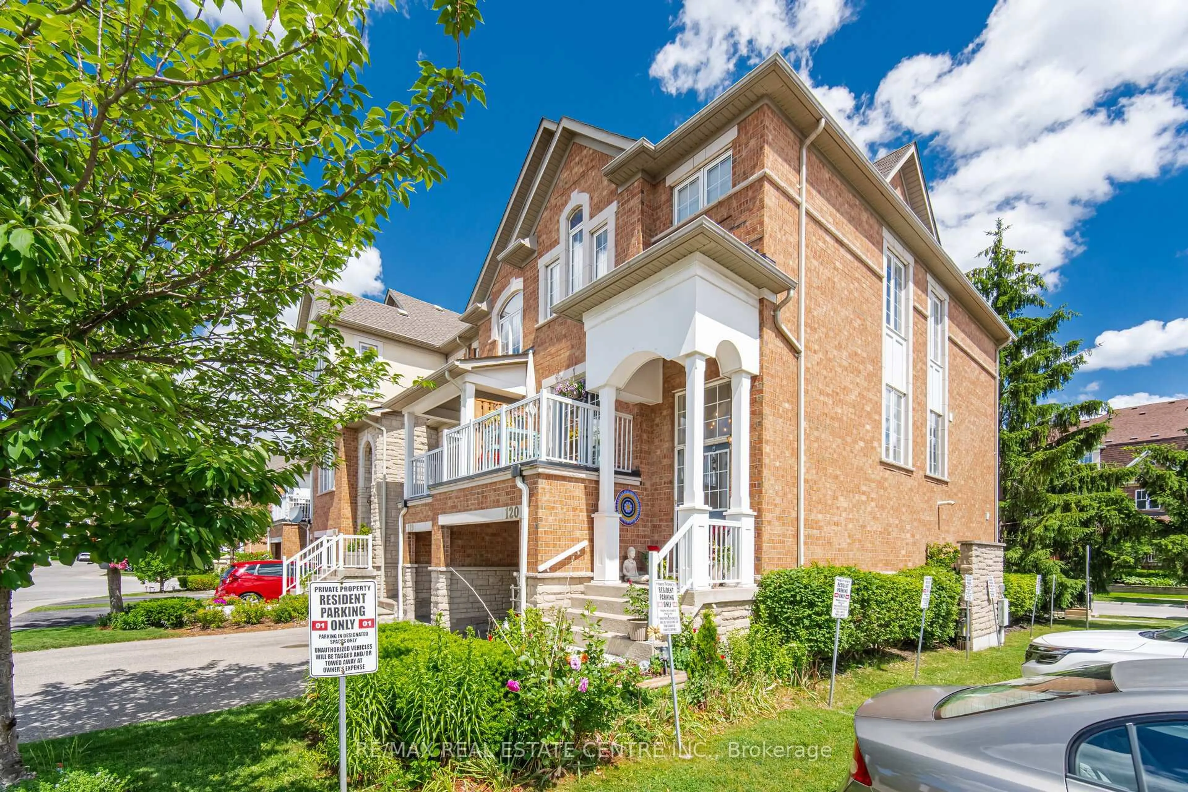 Home with brick exterior material, street for 601 Shoreline Dr #120, Mississauga Ontario L5B 4J9
