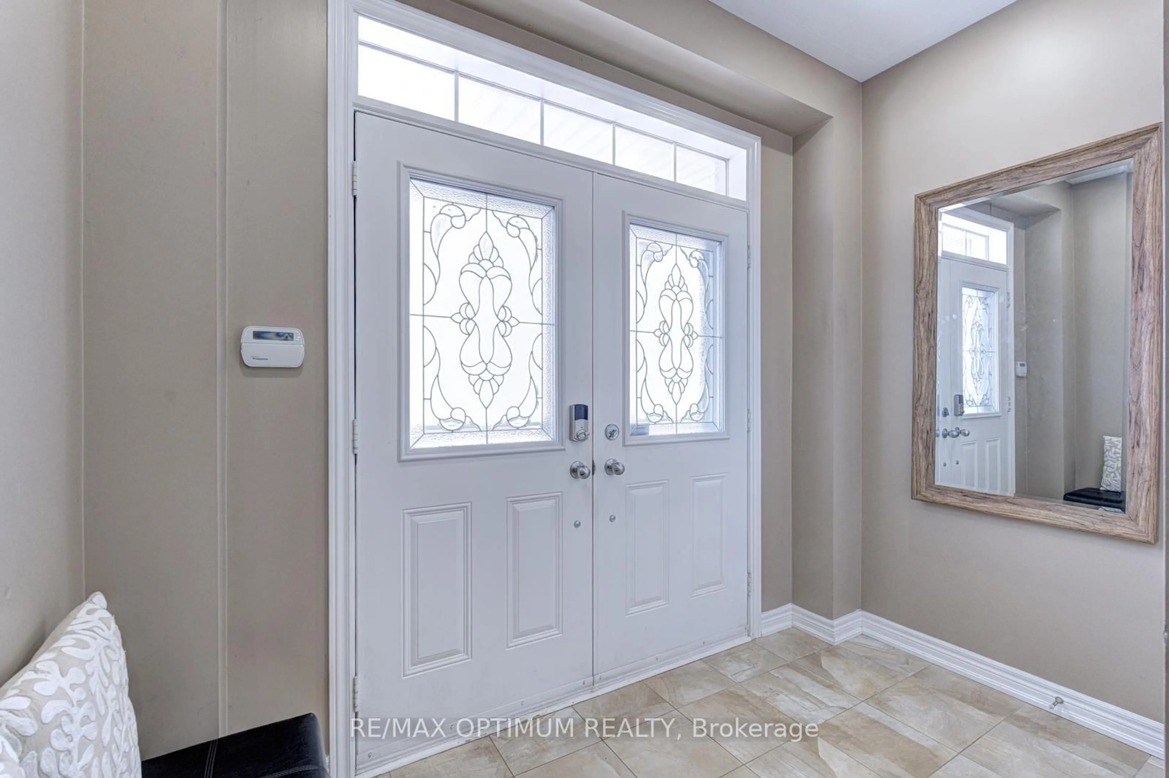 Indoor entryway for 9 Ballyhaise Cres, Brampton Ontario L6X 0Y2