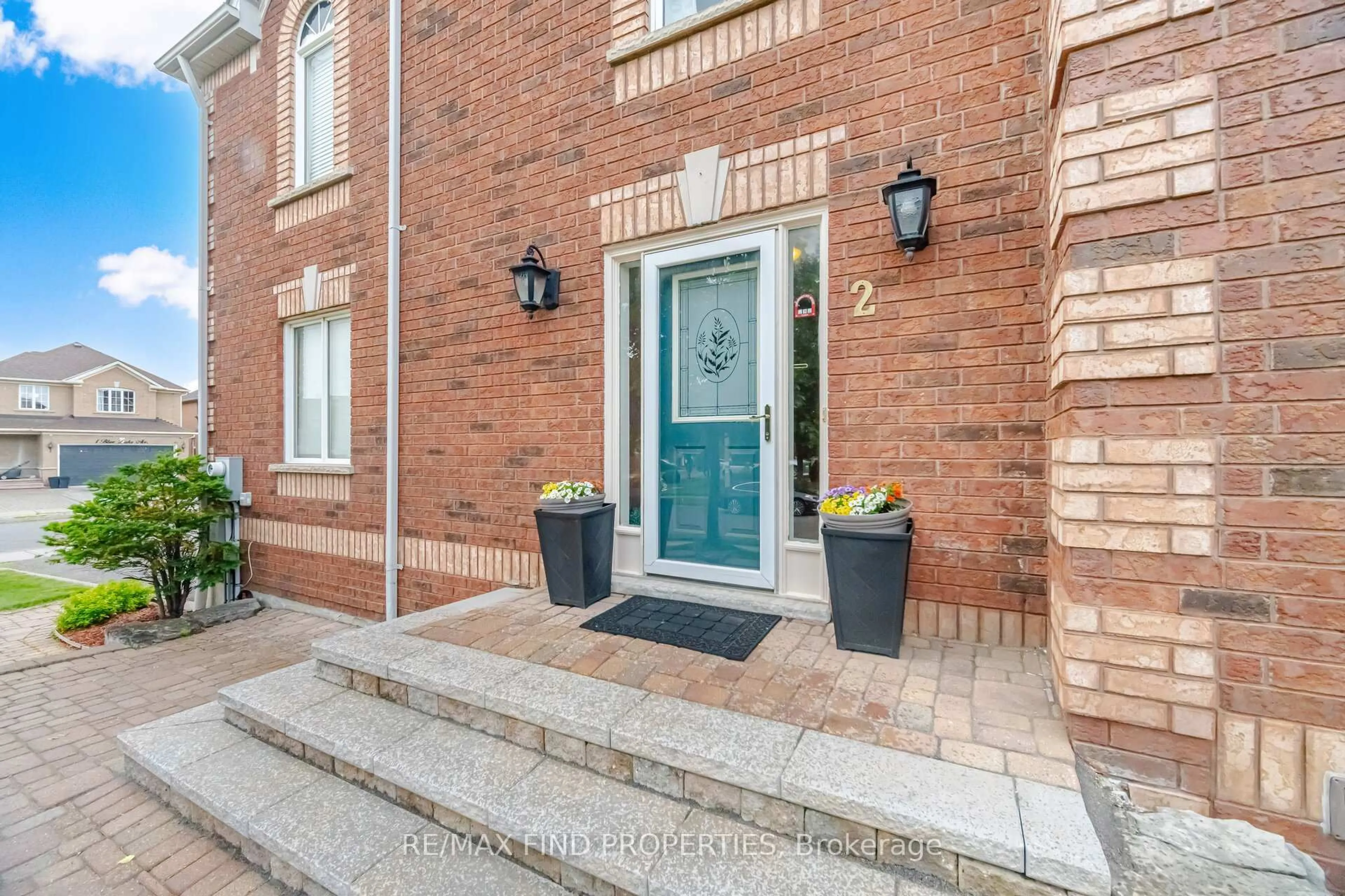 Home with brick exterior material, street for 2 Summerdale Cres, Brampton Ontario L6X 4V8