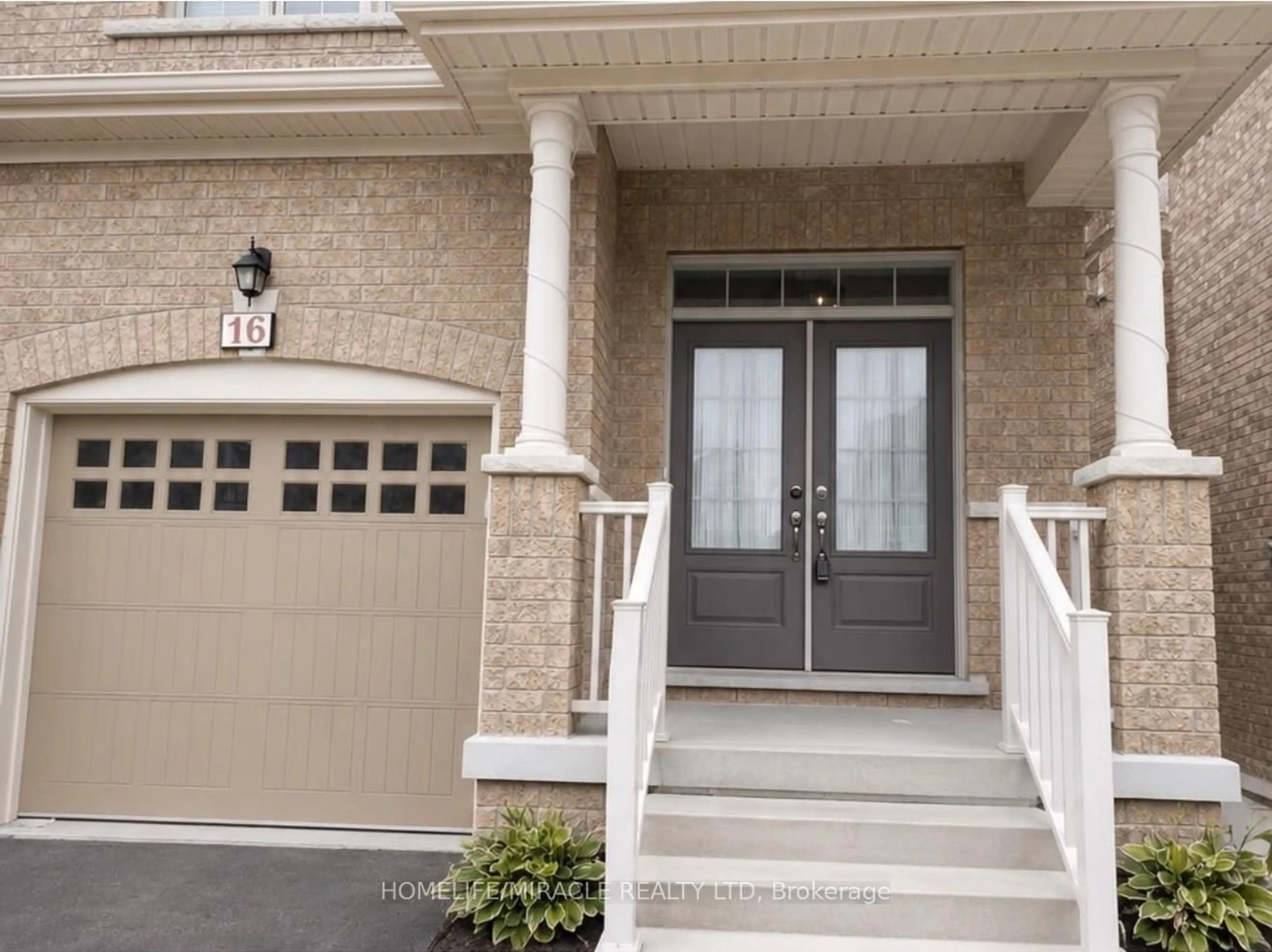 Indoor entryway for 16 Ebury Dr, Brampton Ontario L6X 5M7