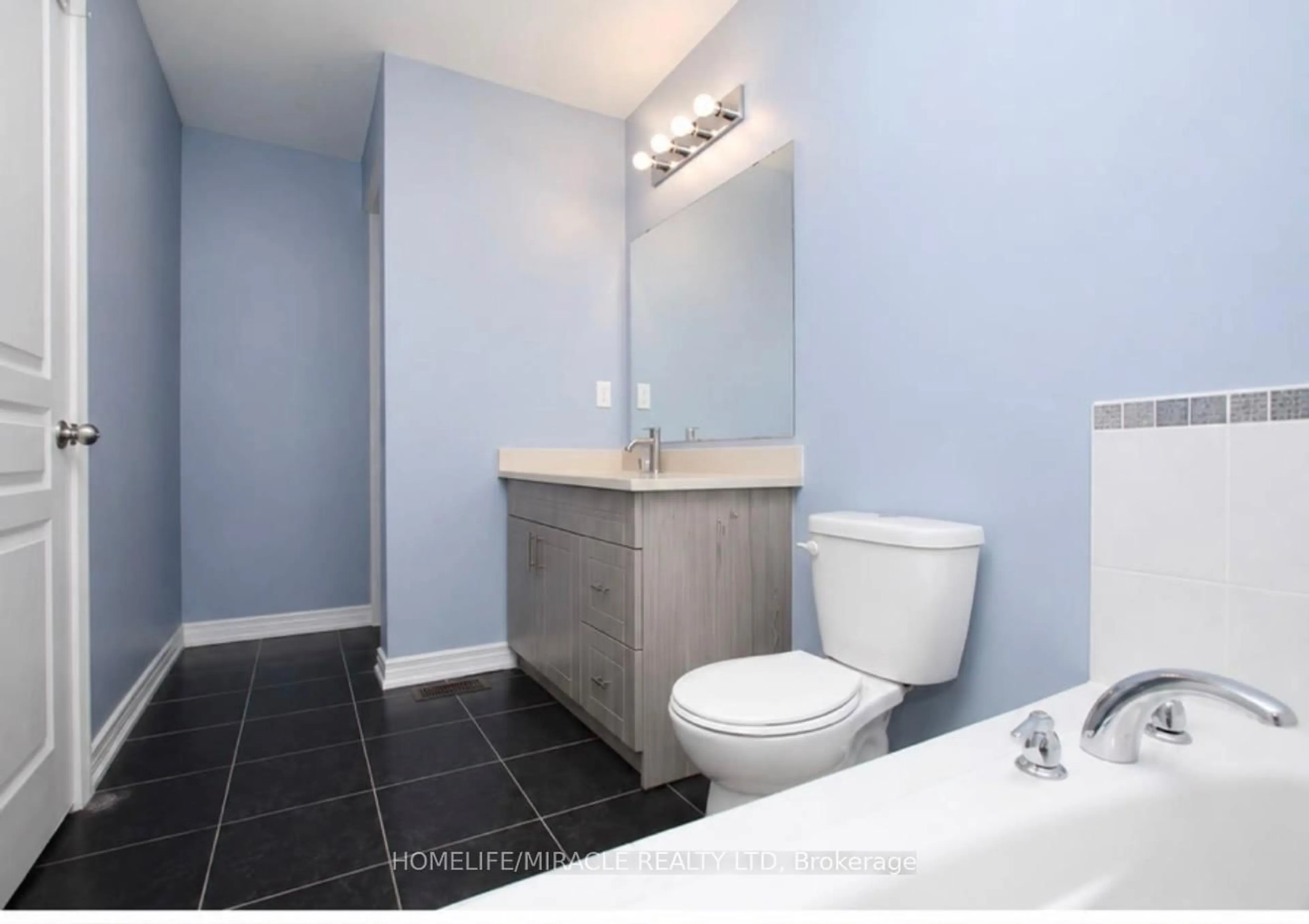 Standard bathroom, ceramic/tile floor for 16 Ebury Dr, Brampton Ontario L6X 5M7