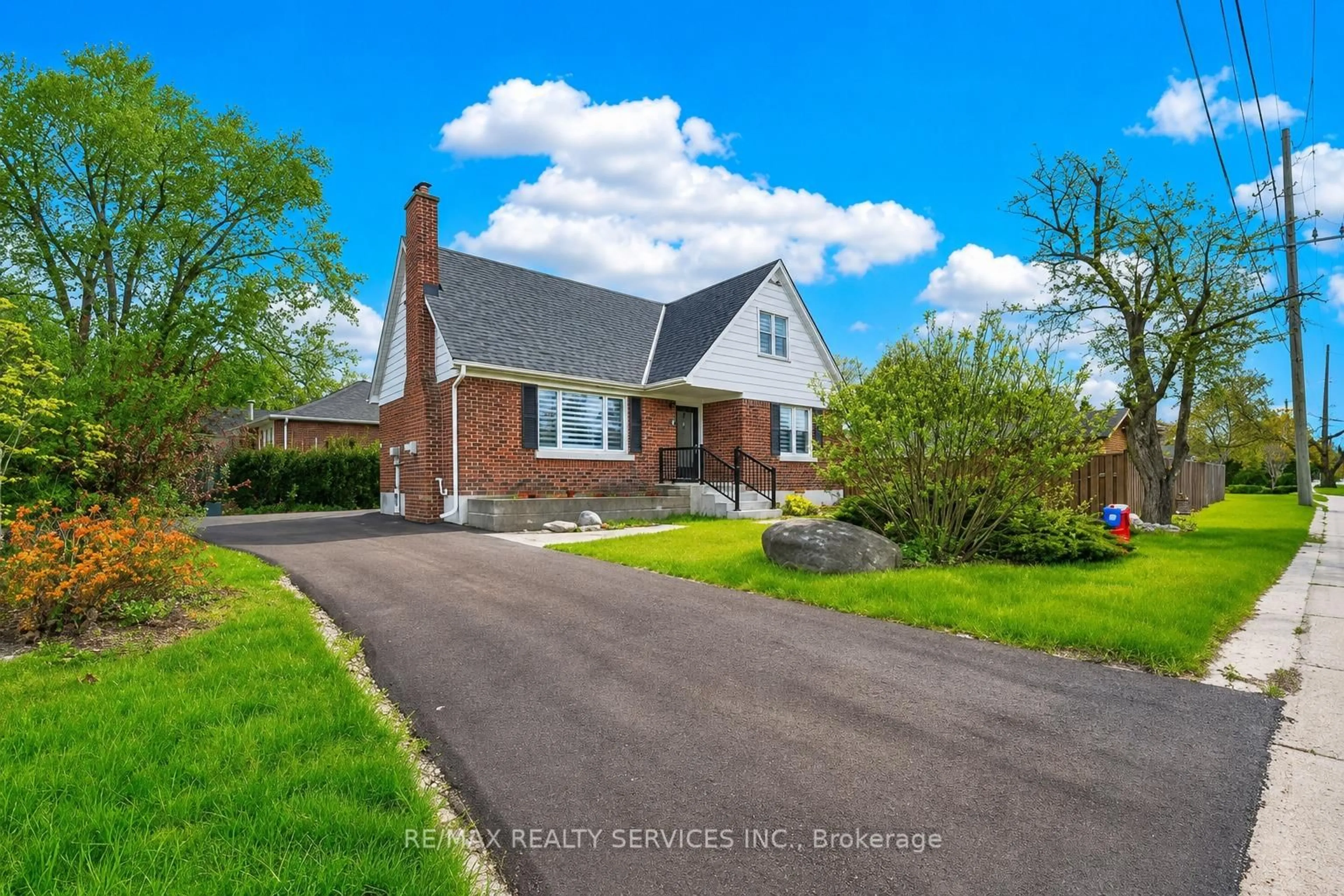 Home with brick exterior material, street for 21 Gregory St, Brampton Ontario L6Y 1G2
