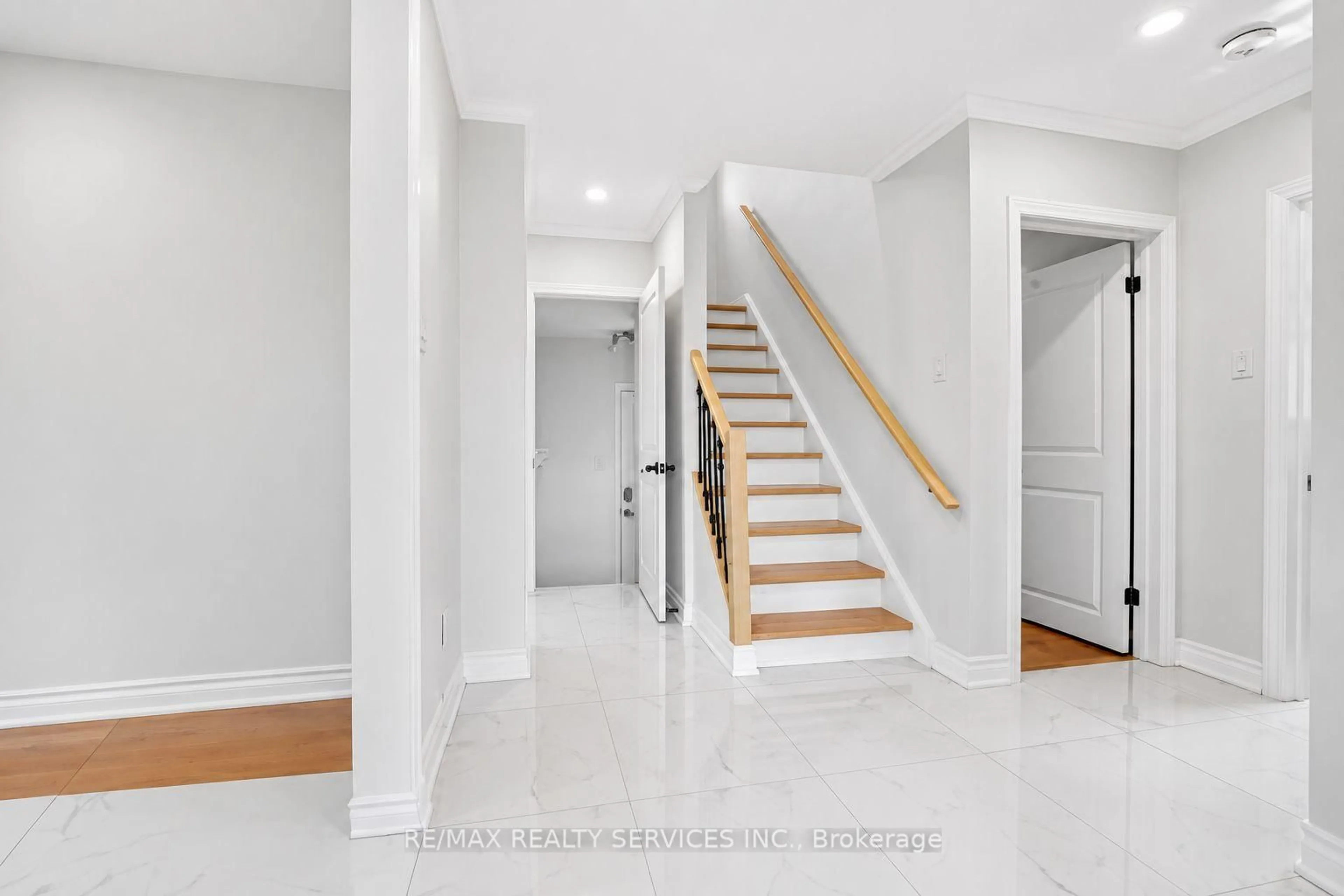 Unknown for 21 Gregory St, Brampton Ontario L6Y 1G2