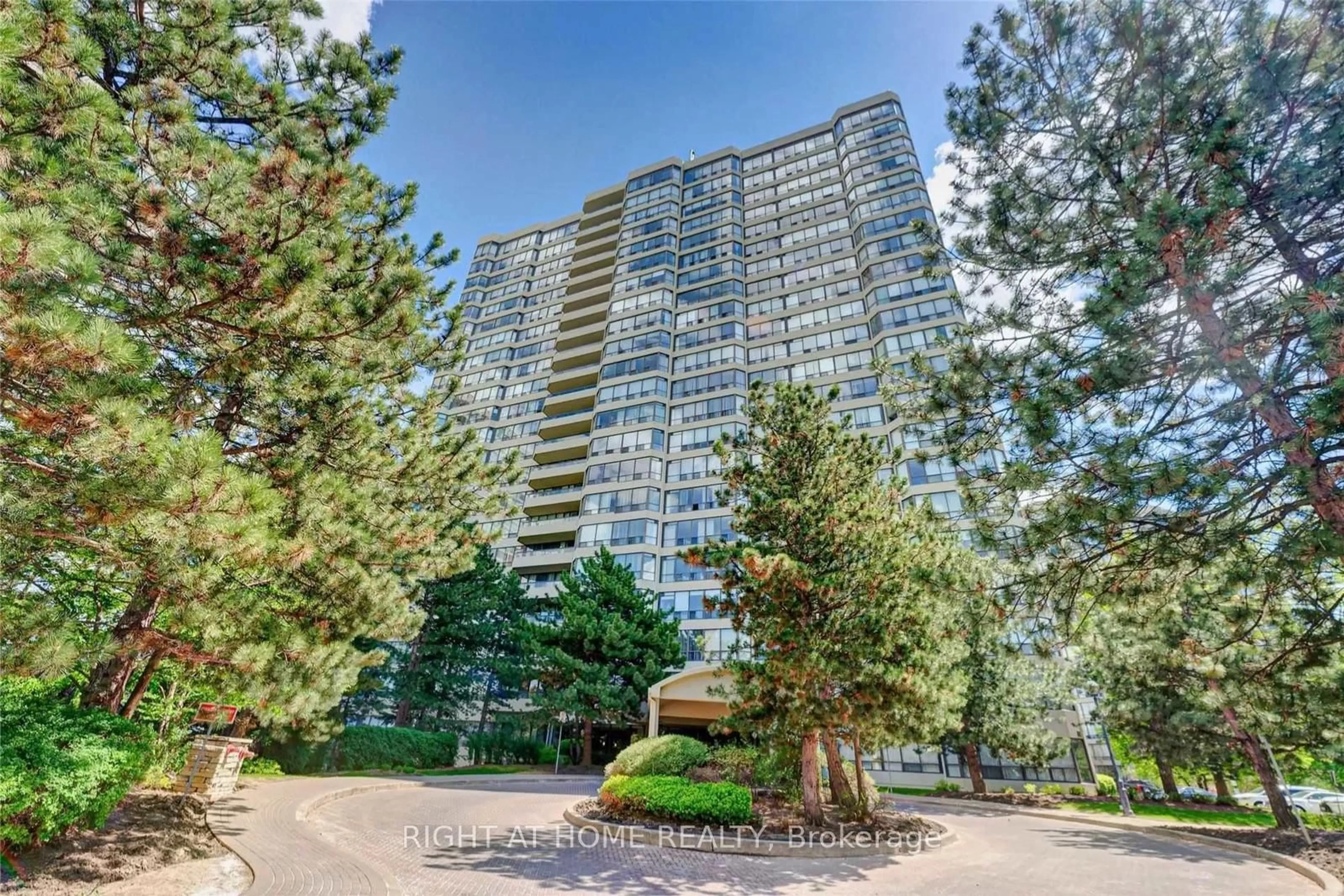 Indoor foyer for 24 Hanover Rd #1507, Brampton Ontario L6S 5K8