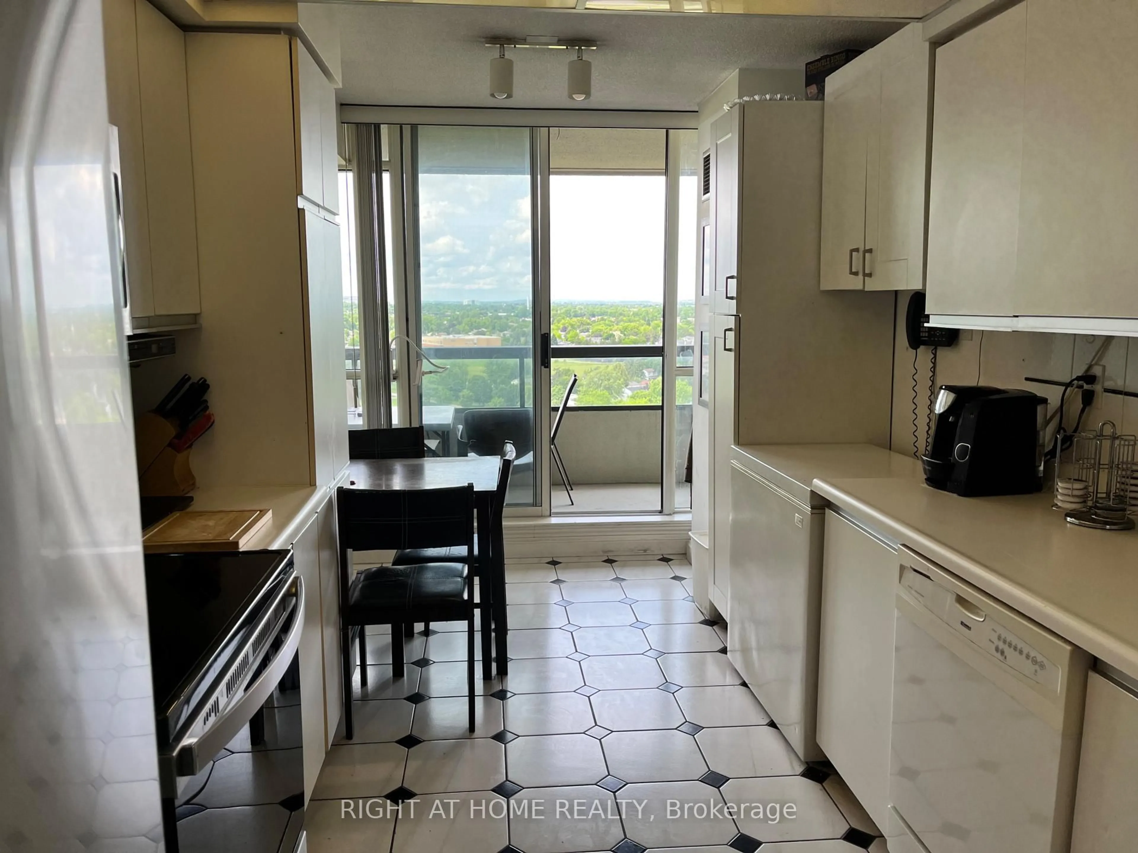 Standard kitchen, unknown for 24 Hanover Rd #1507, Brampton Ontario L6S 5K8