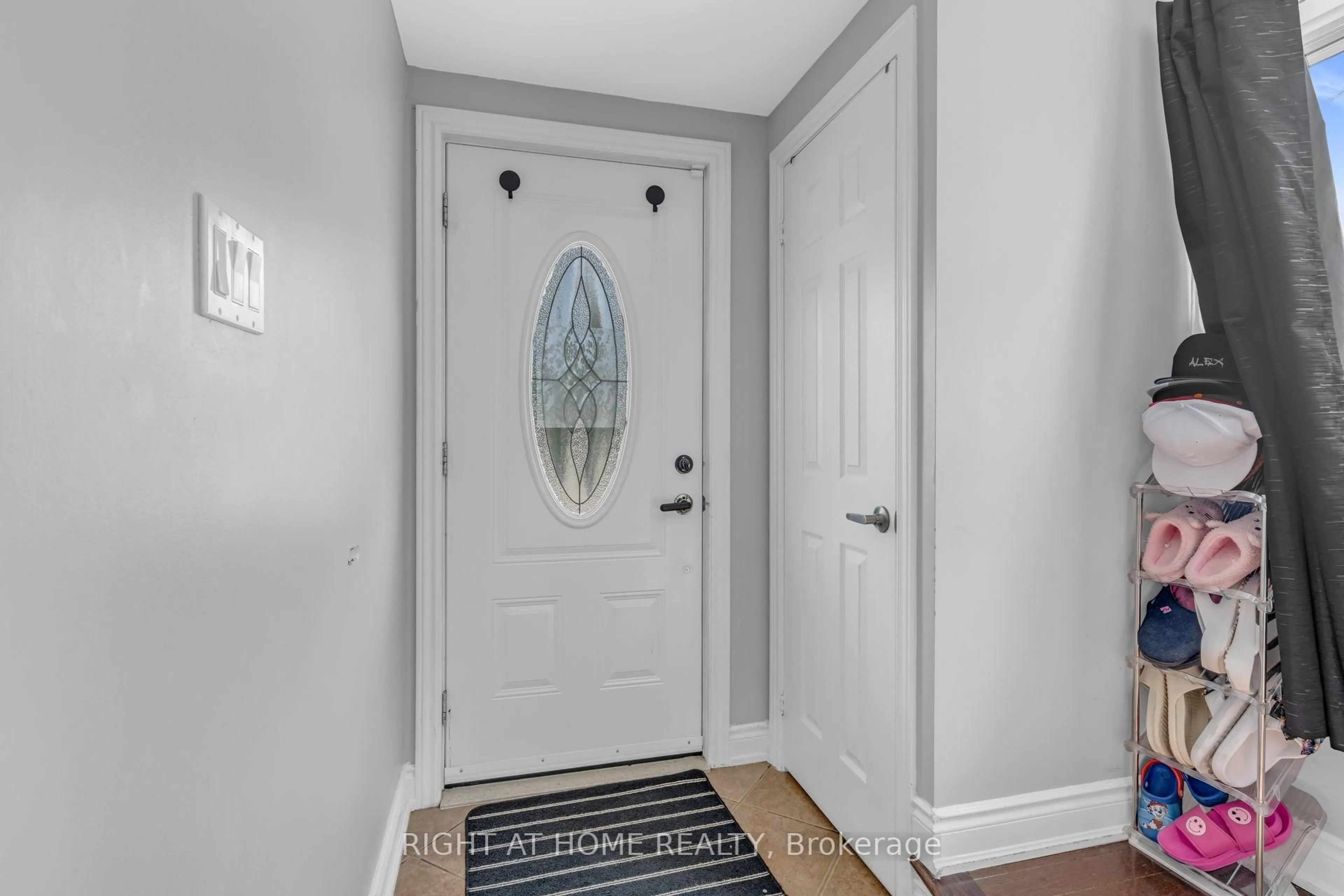 Indoor entryway for 8 Donald Ave, Toronto Ontario M6M 1J8