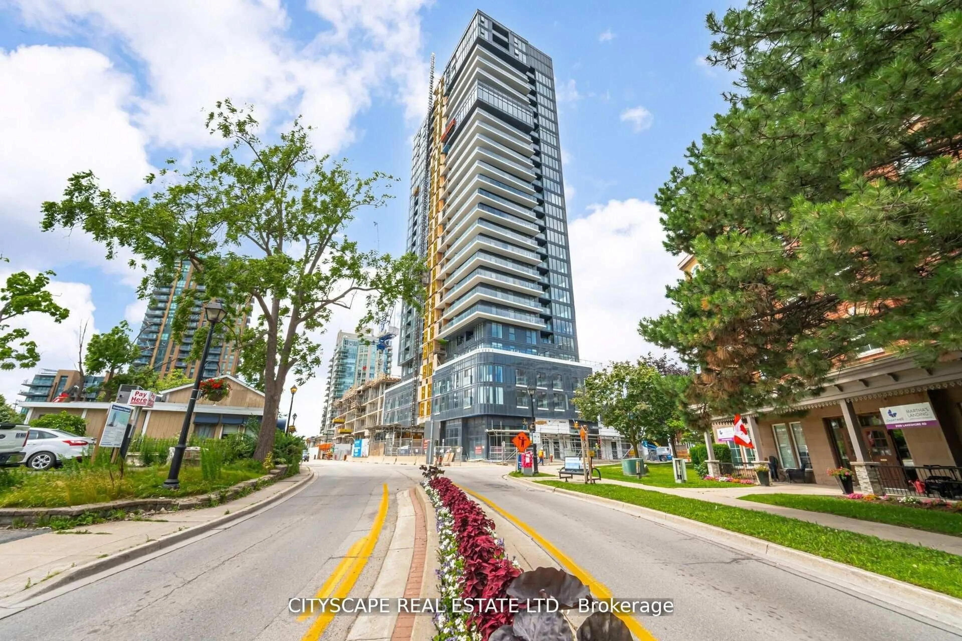 Indoor foyer for 370 Martha St #1907, Burlington Ontario L7R 0G9