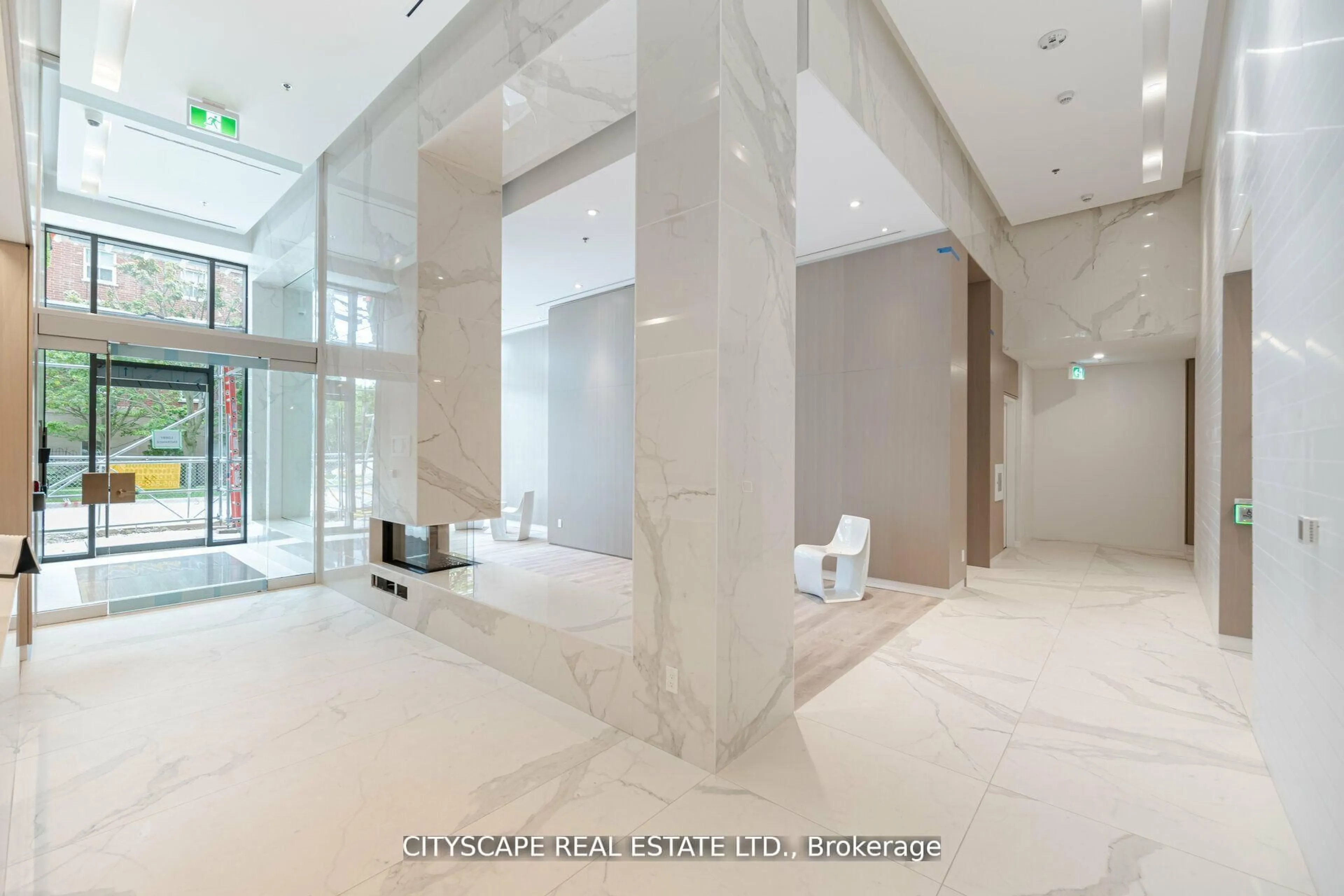 Indoor foyer for 370 Martha St #1907, Burlington Ontario L7R 0G9