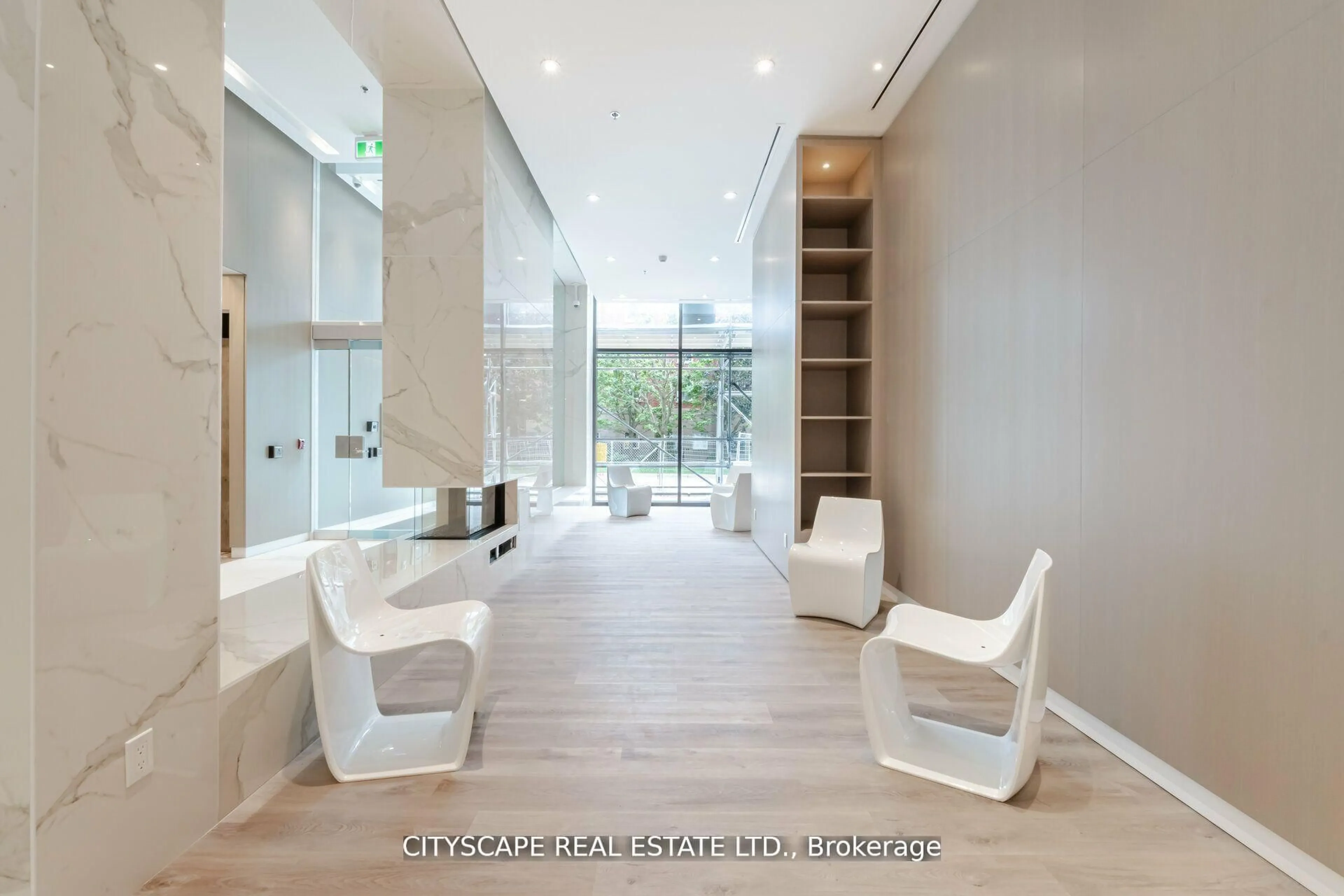 Indoor foyer for 370 Martha St #1907, Burlington Ontario L7R 0G9