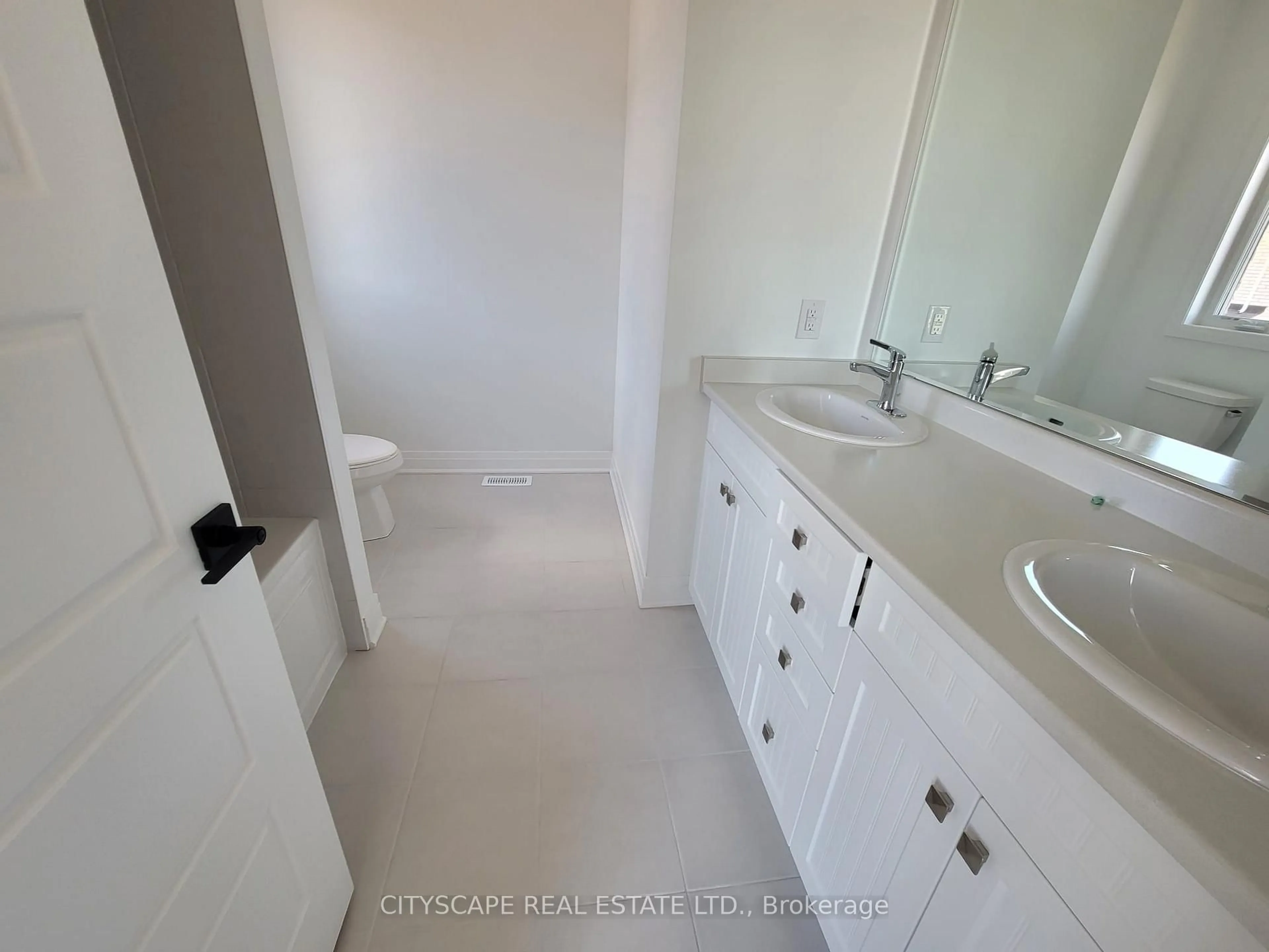 Standard bathroom, unknown for 493 Boyd Lane, Milton Ontario L9T 2X5