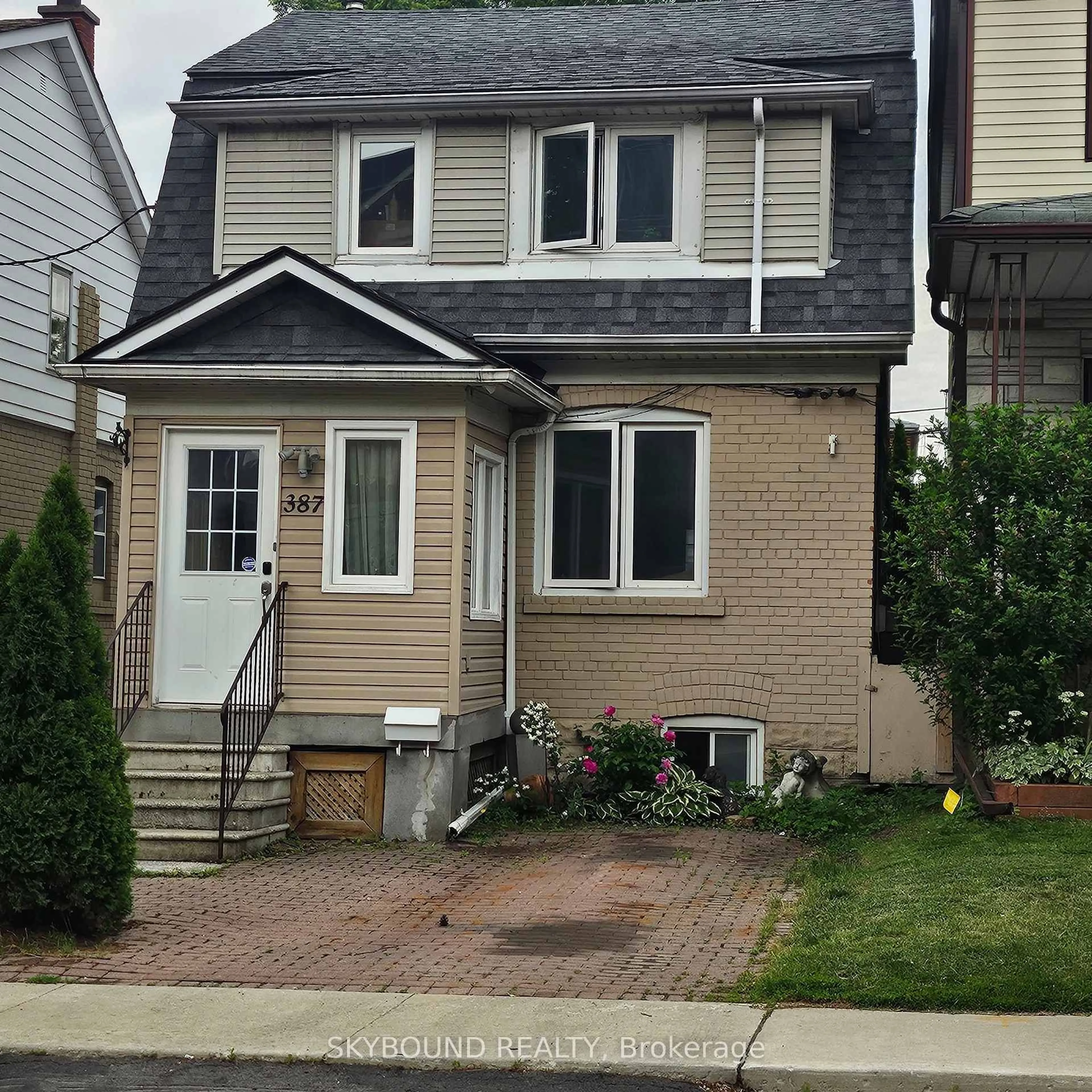 Home with vinyl exterior material, street for 387 Hopewell Ave, Toronto Ontario M6E 2S1