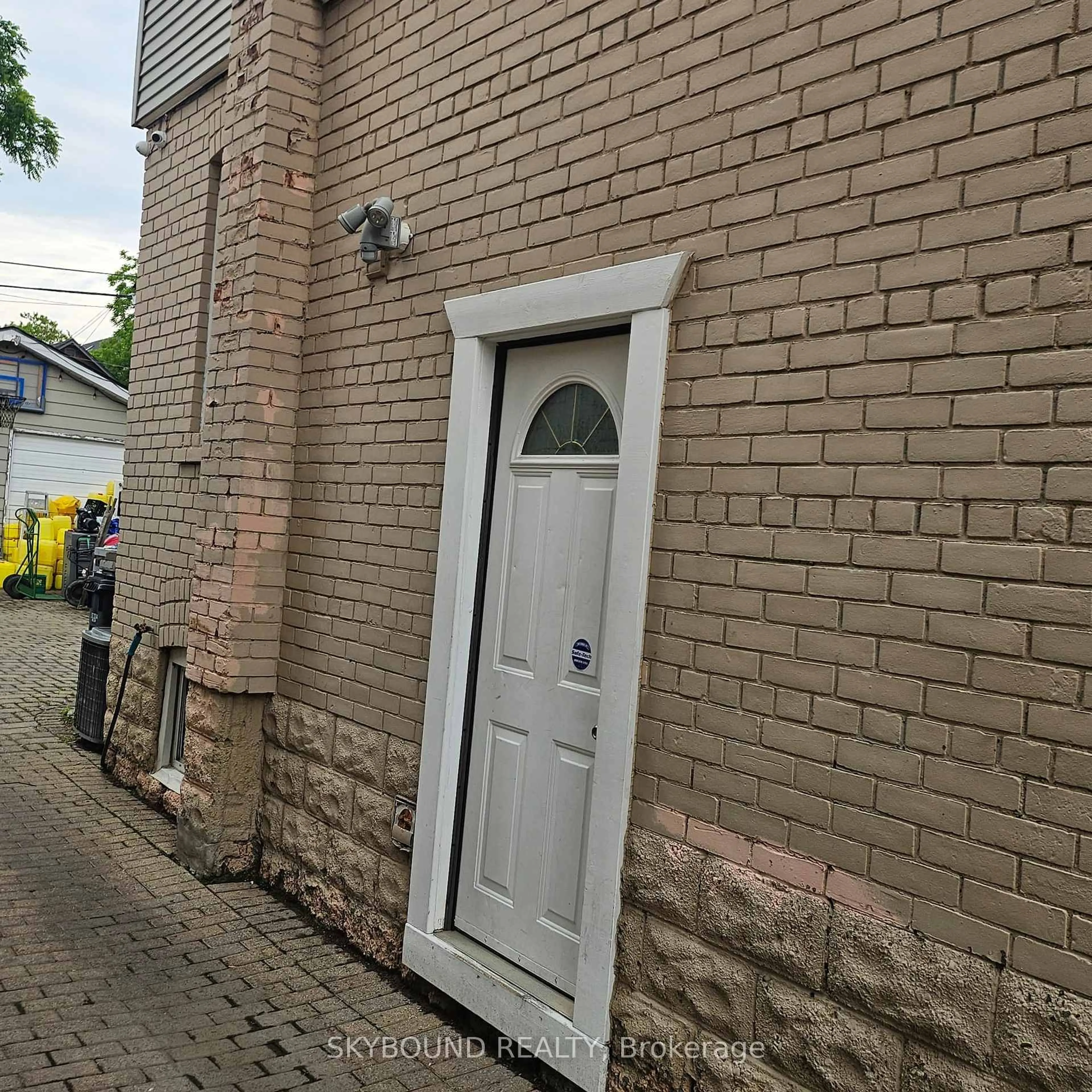 Unknown for 387 Hopewell Ave, Toronto Ontario M6E 2S1