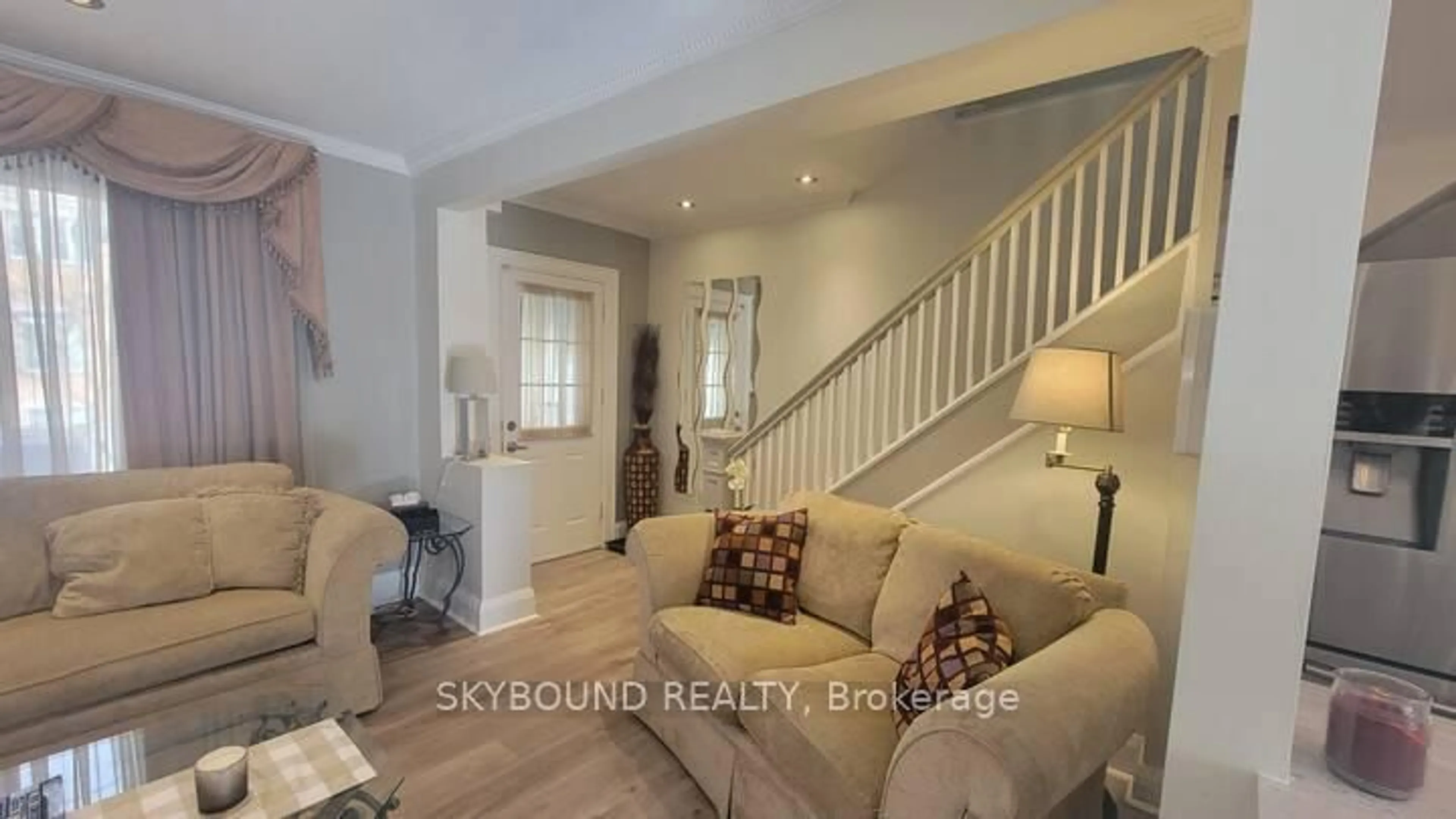 Living room with furniture, unknown for 387 Hopewell Ave, Toronto Ontario M6E 2S1