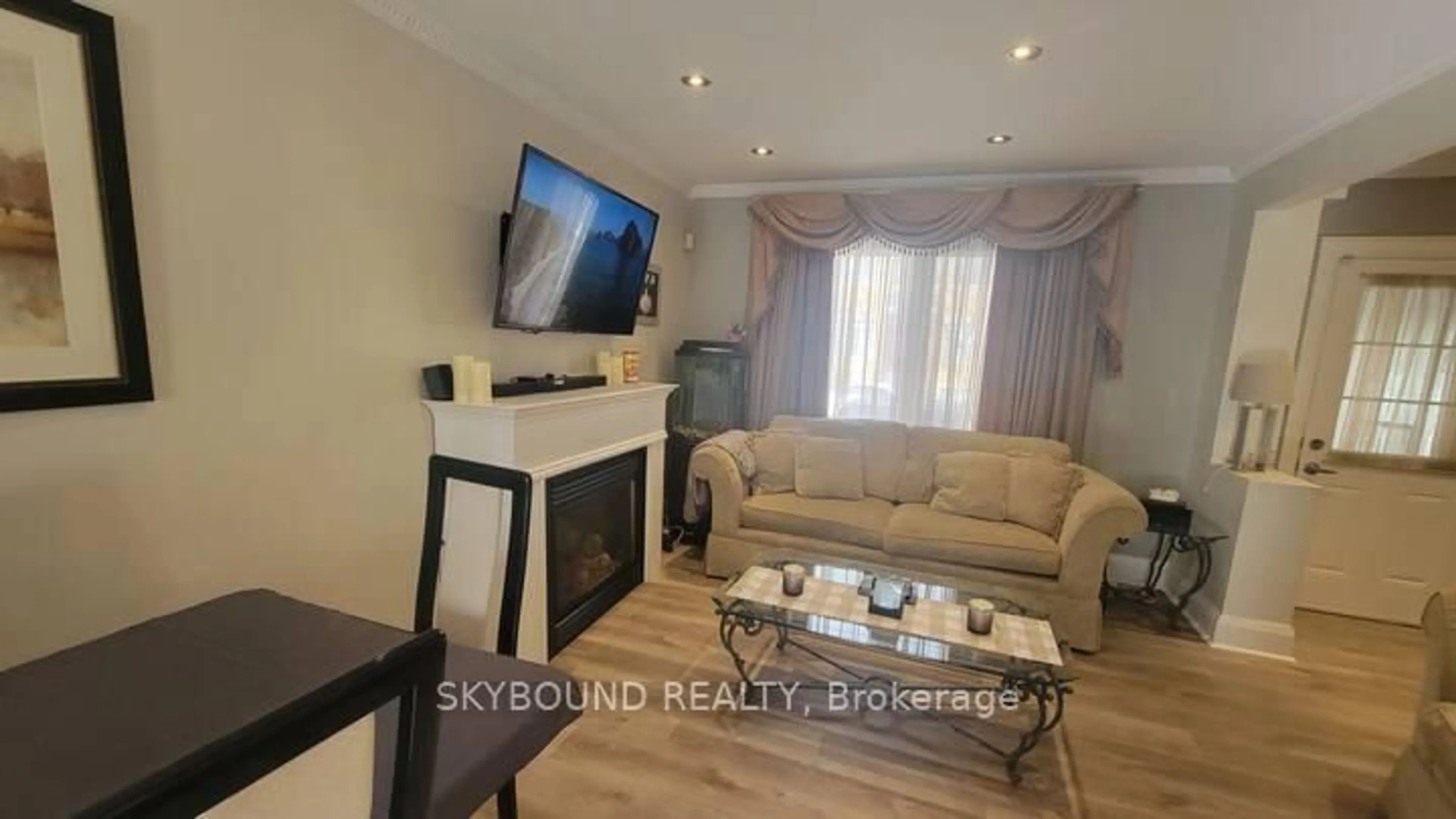 Living room with furniture, wood/laminate floor for 387 Hopewell Ave, Toronto Ontario M6E 2S1