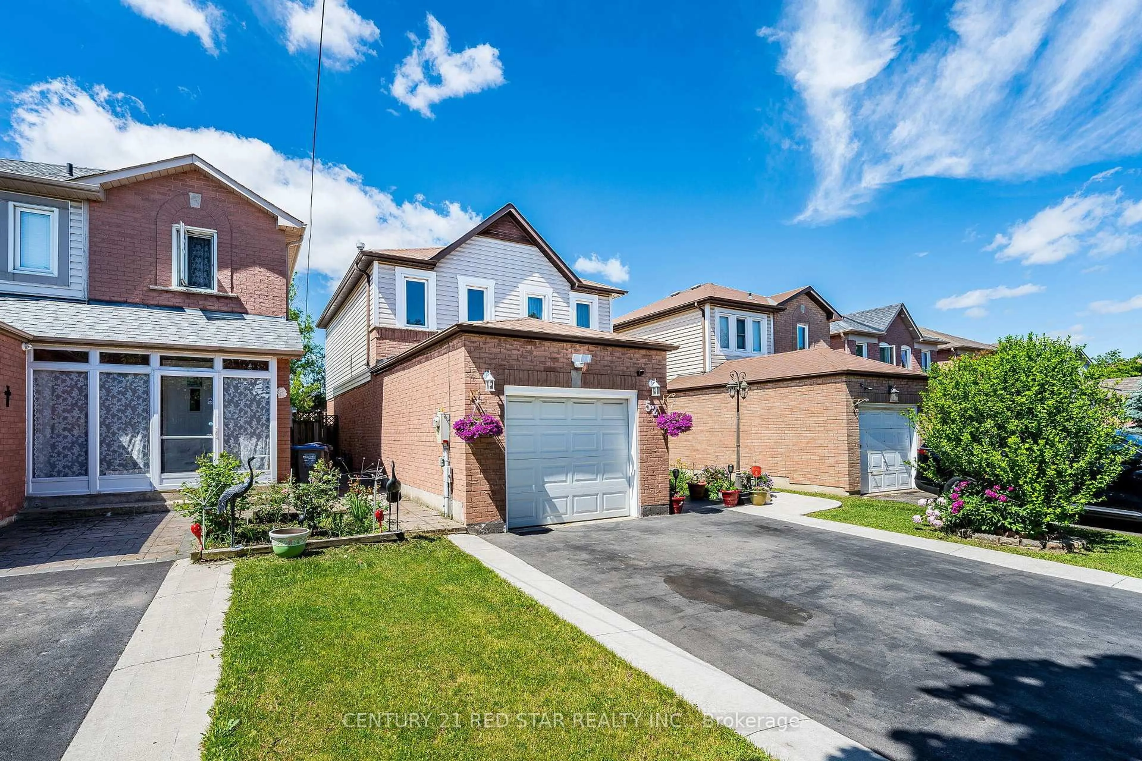 A pic from outside/outdoor area/front of a property/back of a property/a pic from drone, street for 52 Newdale Pl, Brampton Ontario L6S 5Z3